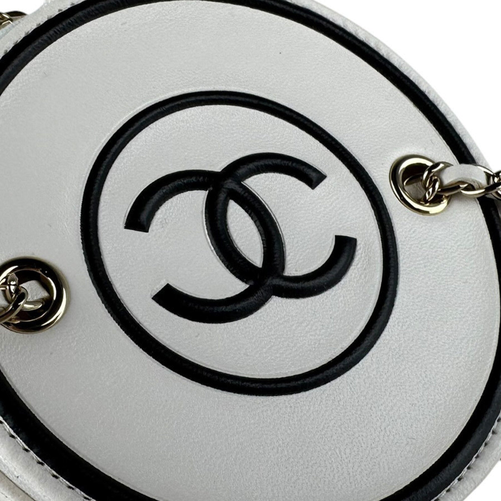 Chanel Black White Leather Shoulder Bag (Pre-Owned)