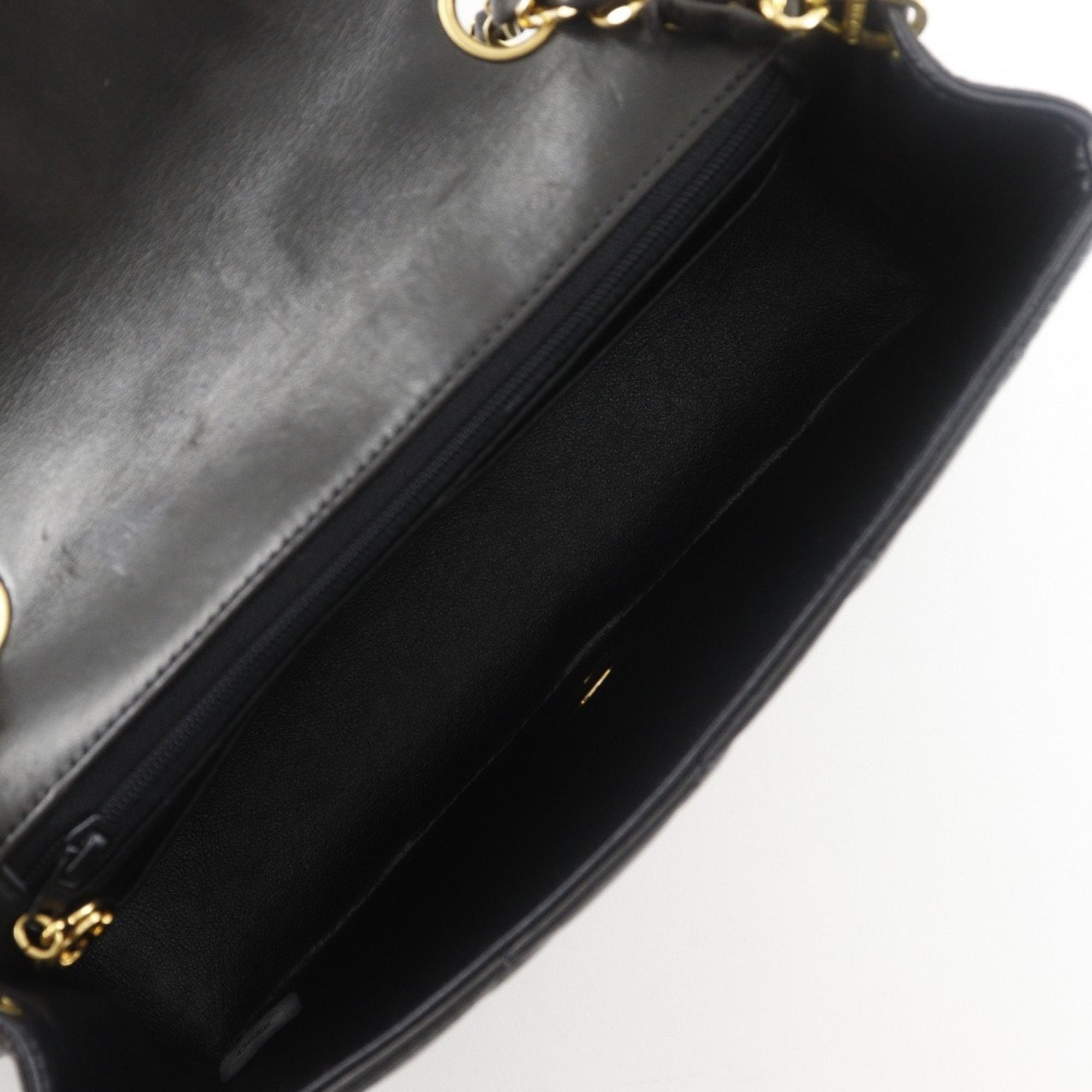 Chanel Matelasse Black Leather Shoulder Bag (Pre-Owned)