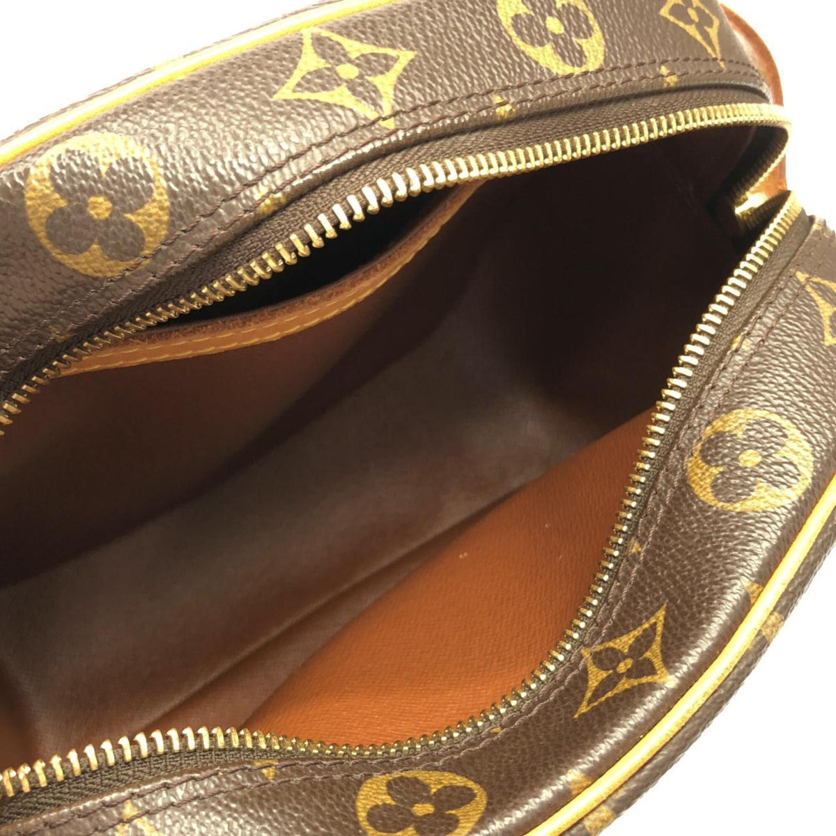 Louis Vuitton Marron Coated Canvas Shoulder Bag (Pre-Owned)
