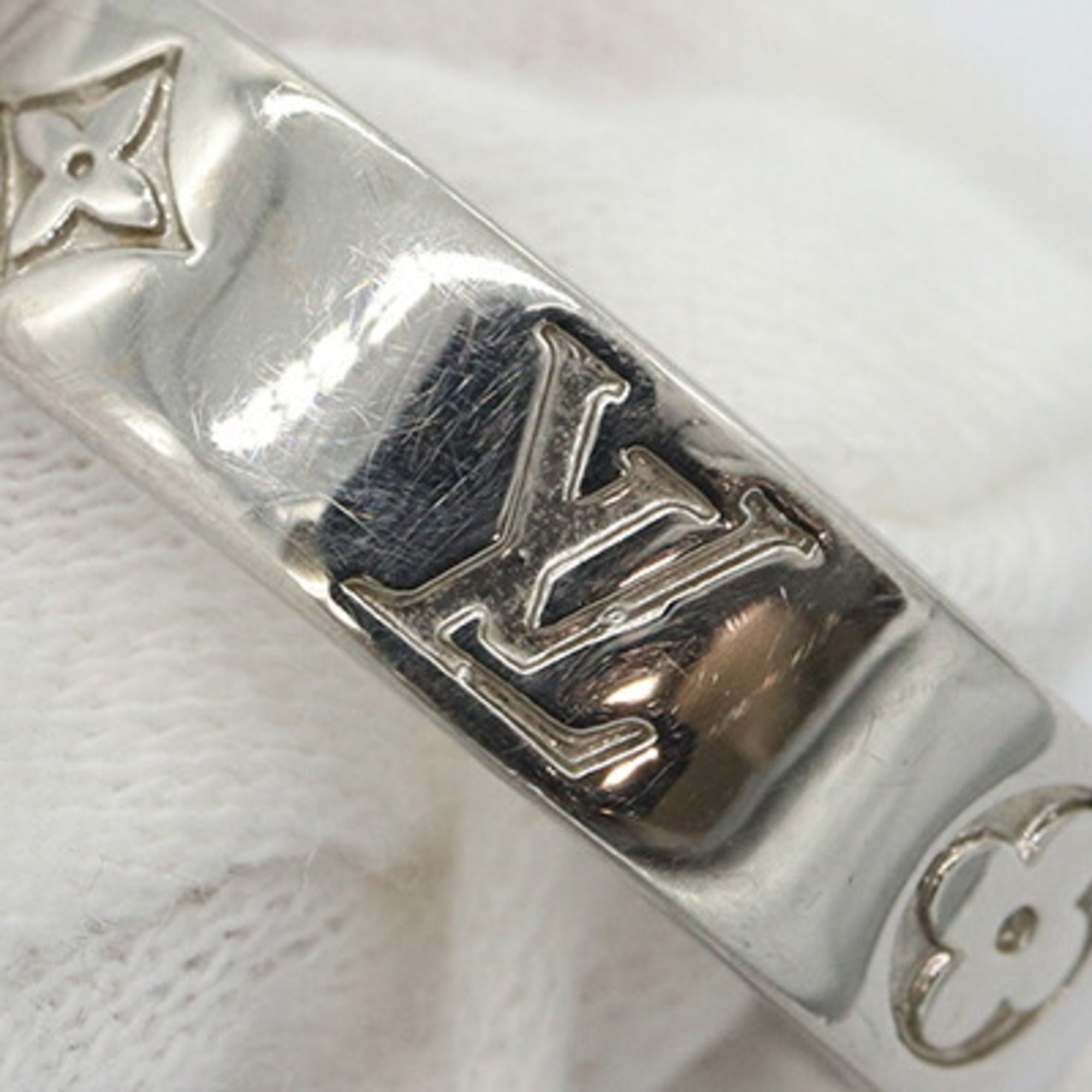 Louis Vuitton Silver Metal (Pre-Owned)