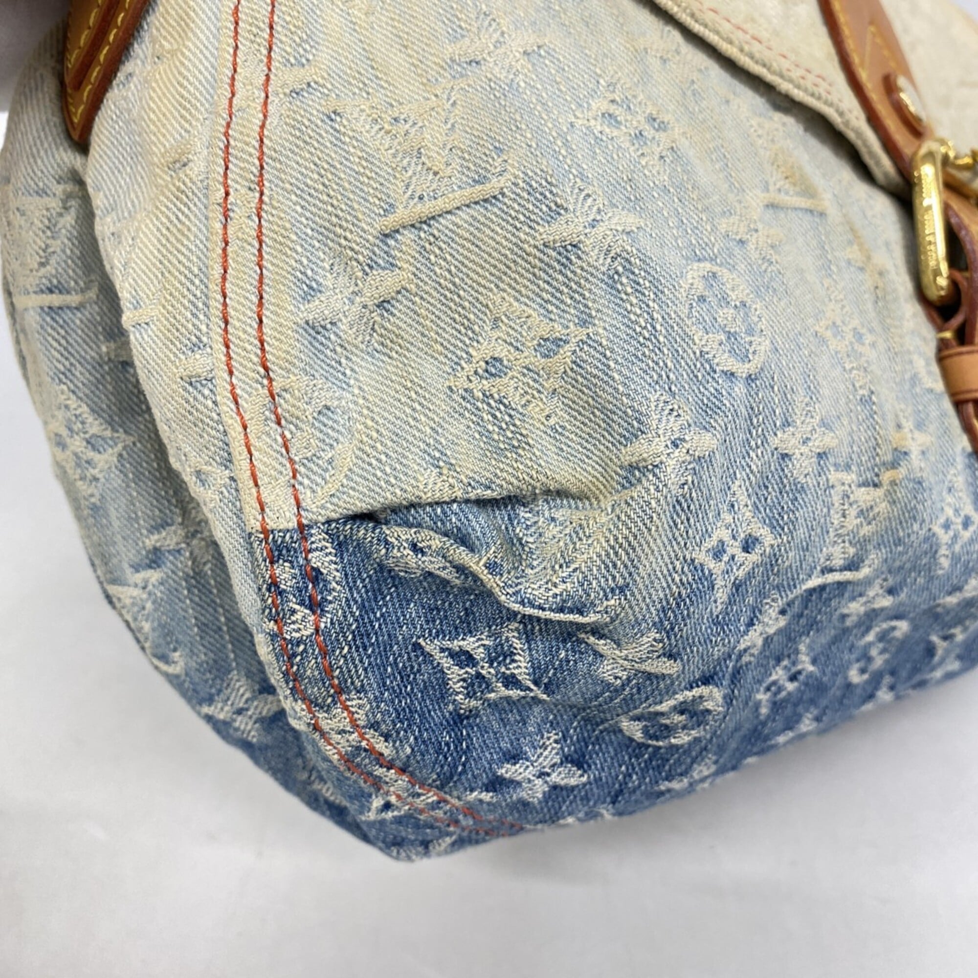 Louis Vuitton Blue Shoulder Bag (Pre-Owned)