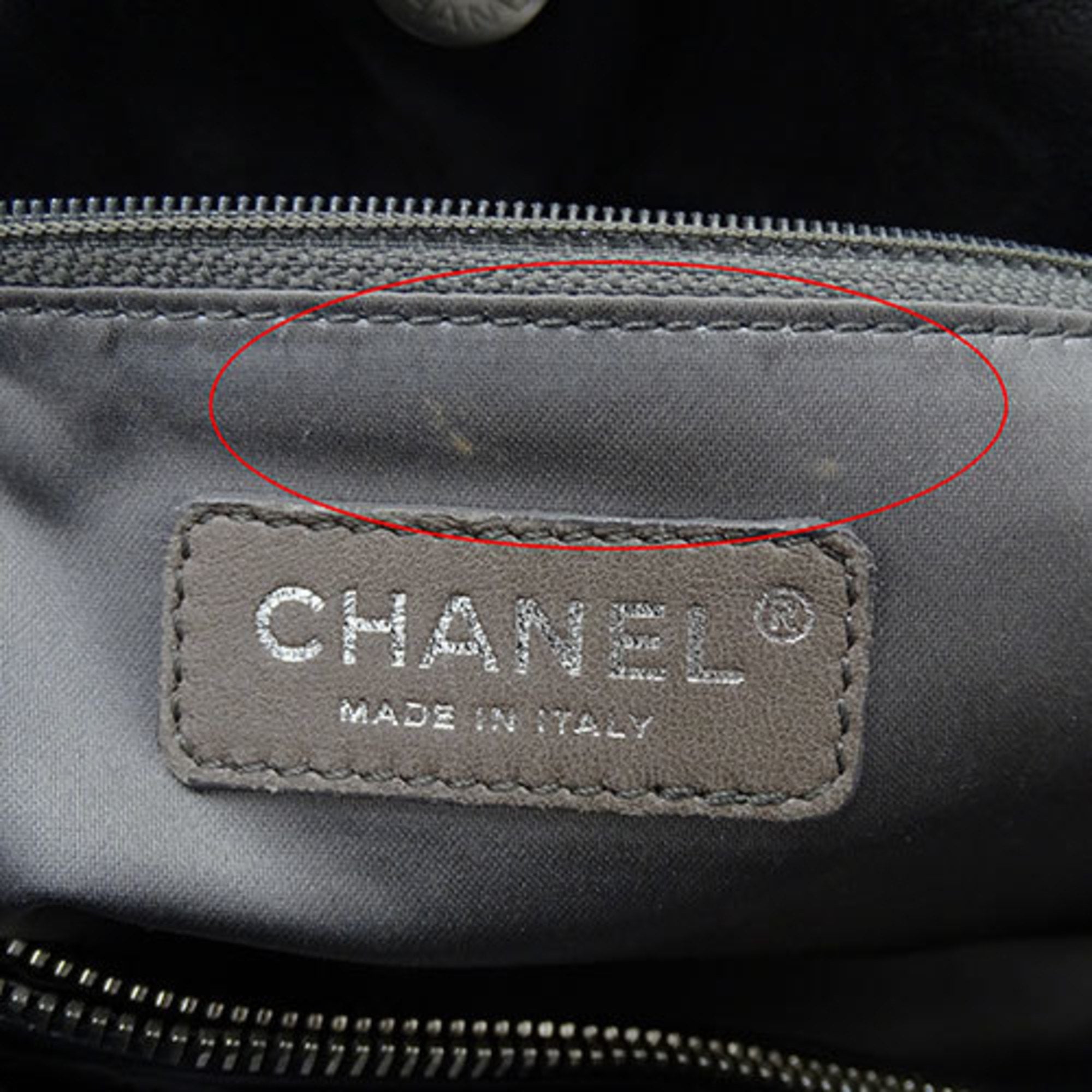 Chanel Black Leather Handbag Shoulder Bag (Pre-Owned)