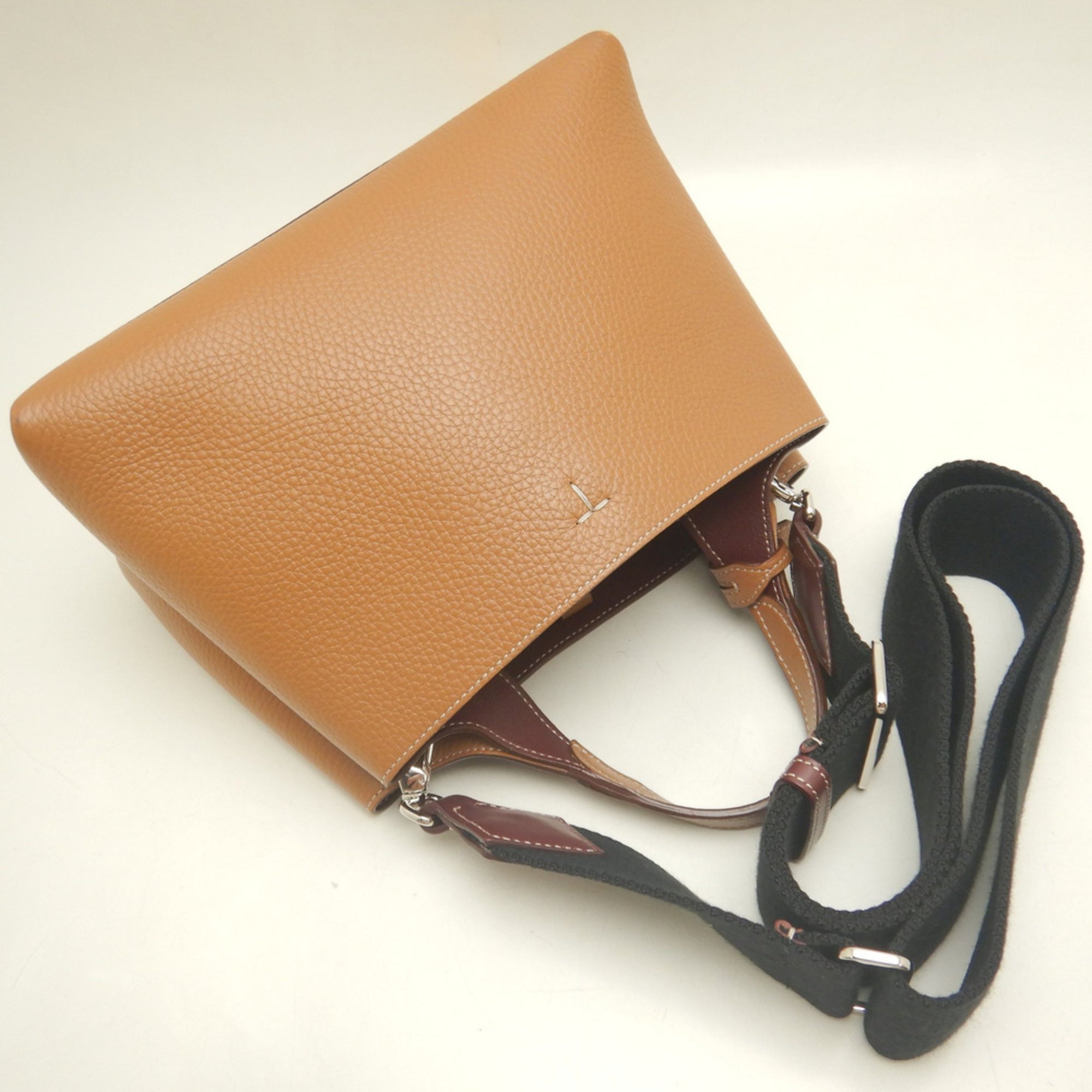 Tod's Brown Leather Handbag (Pre-Owned)