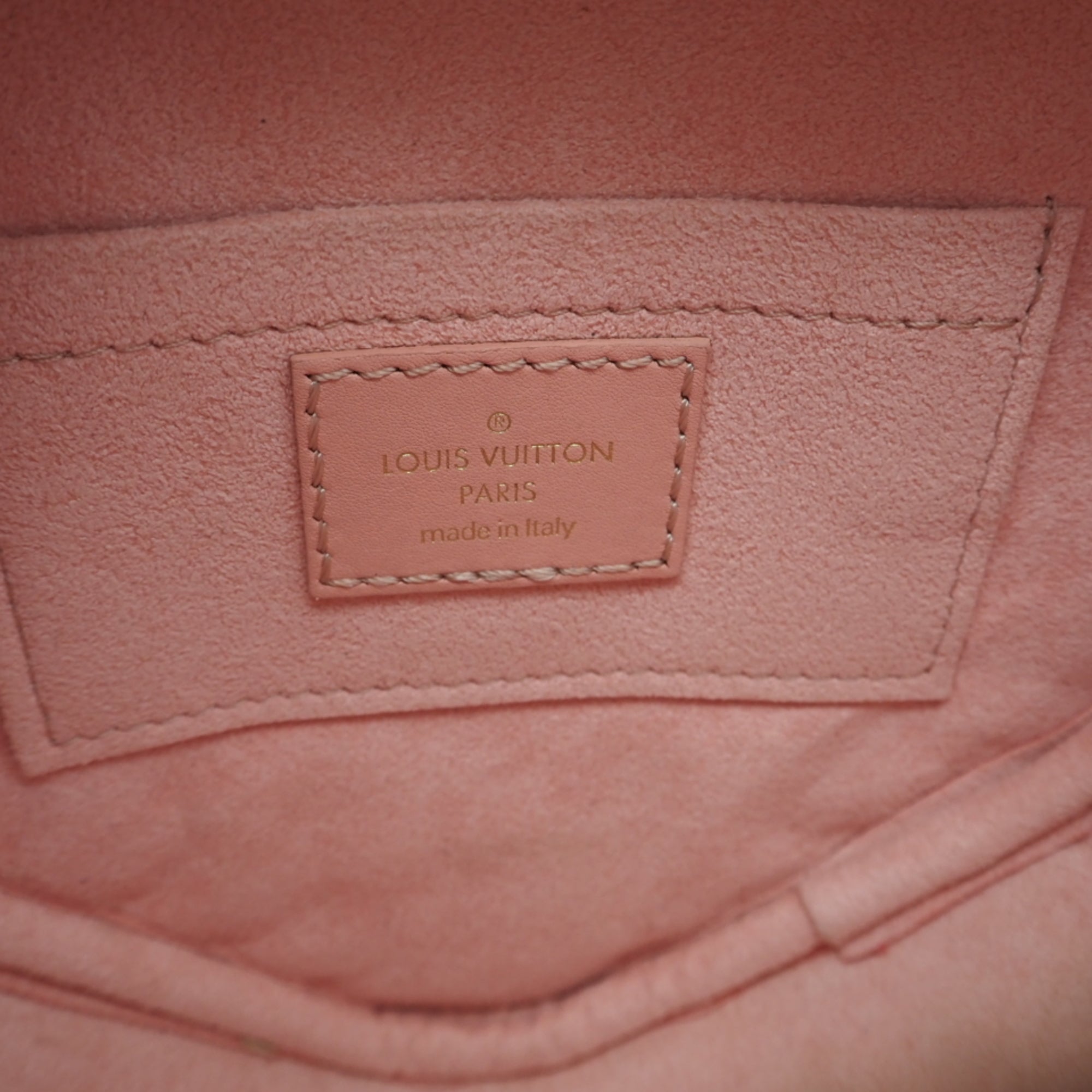 Louis Vuitton Pink Leather Shoulder Bag (Pre-Owned)