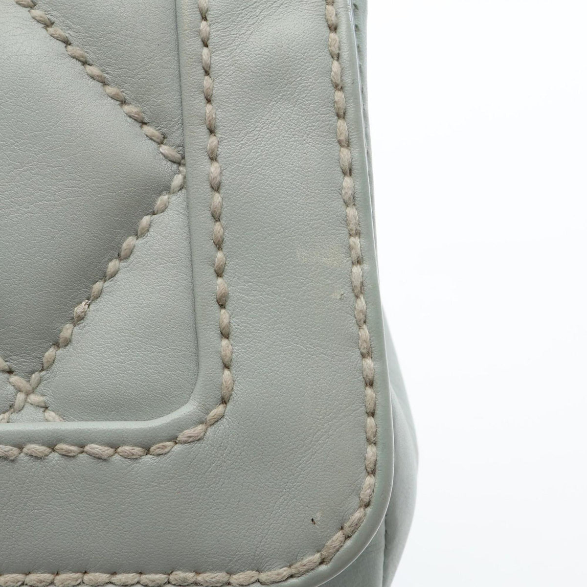 Chanel Blue Leather Handbag (Pre-Owned)