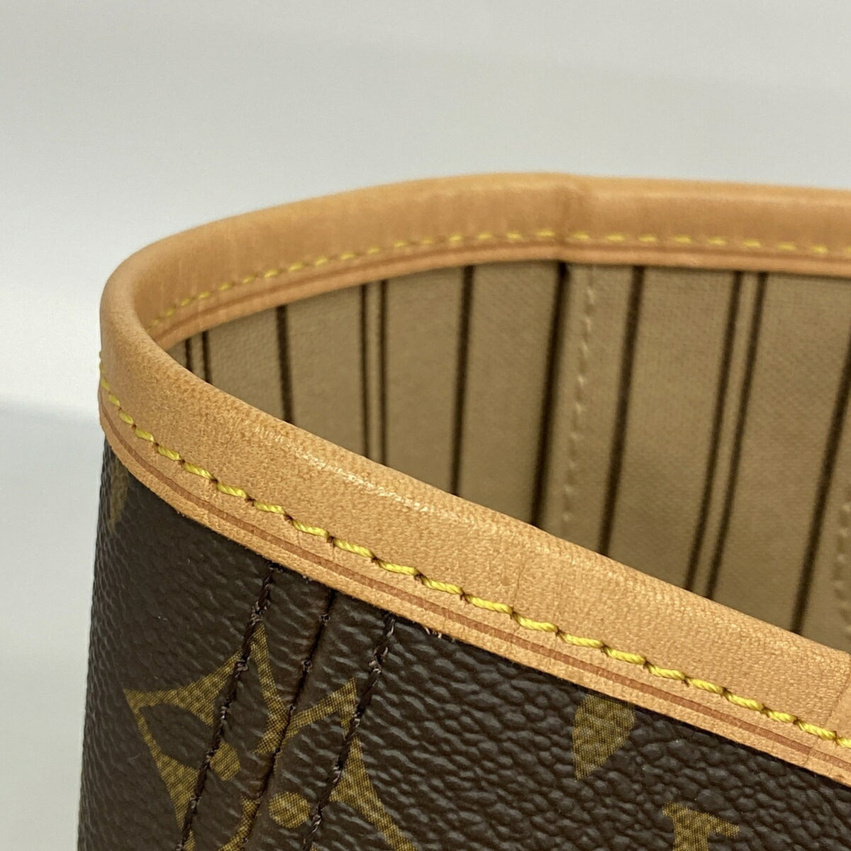 Louis Vuitton Brown Tote Bag (Pre-Owned)