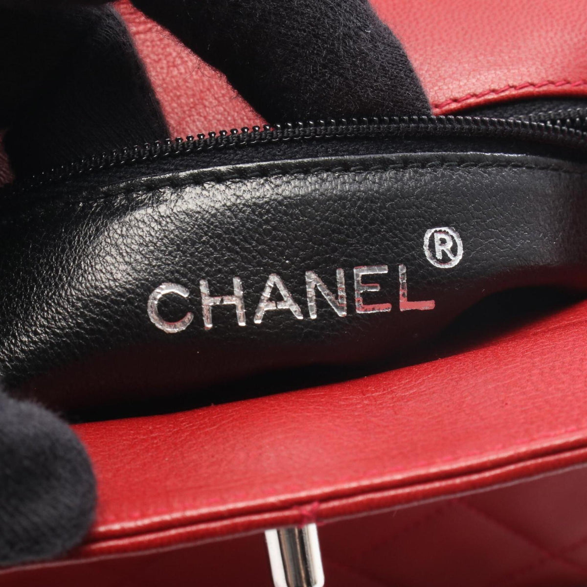 Chanel Red Color Leather Handbag (Pre-Owned)