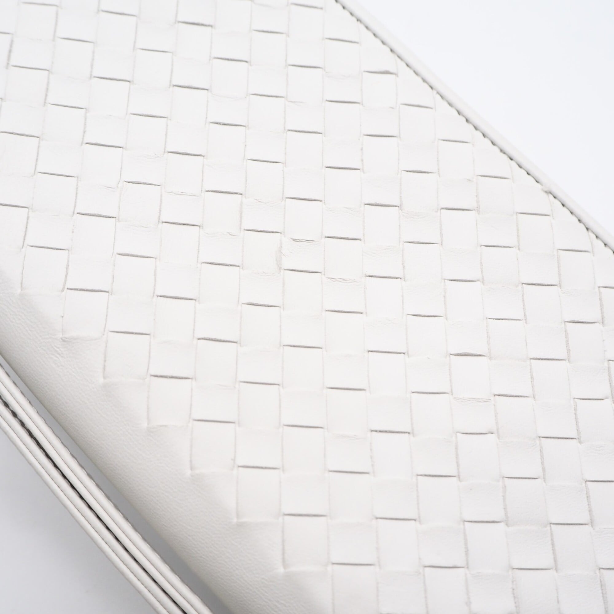 Bottega Veneta Intrecciato White Leather Long Bill Wallet (Bi-Fold) (Pre-Owned)