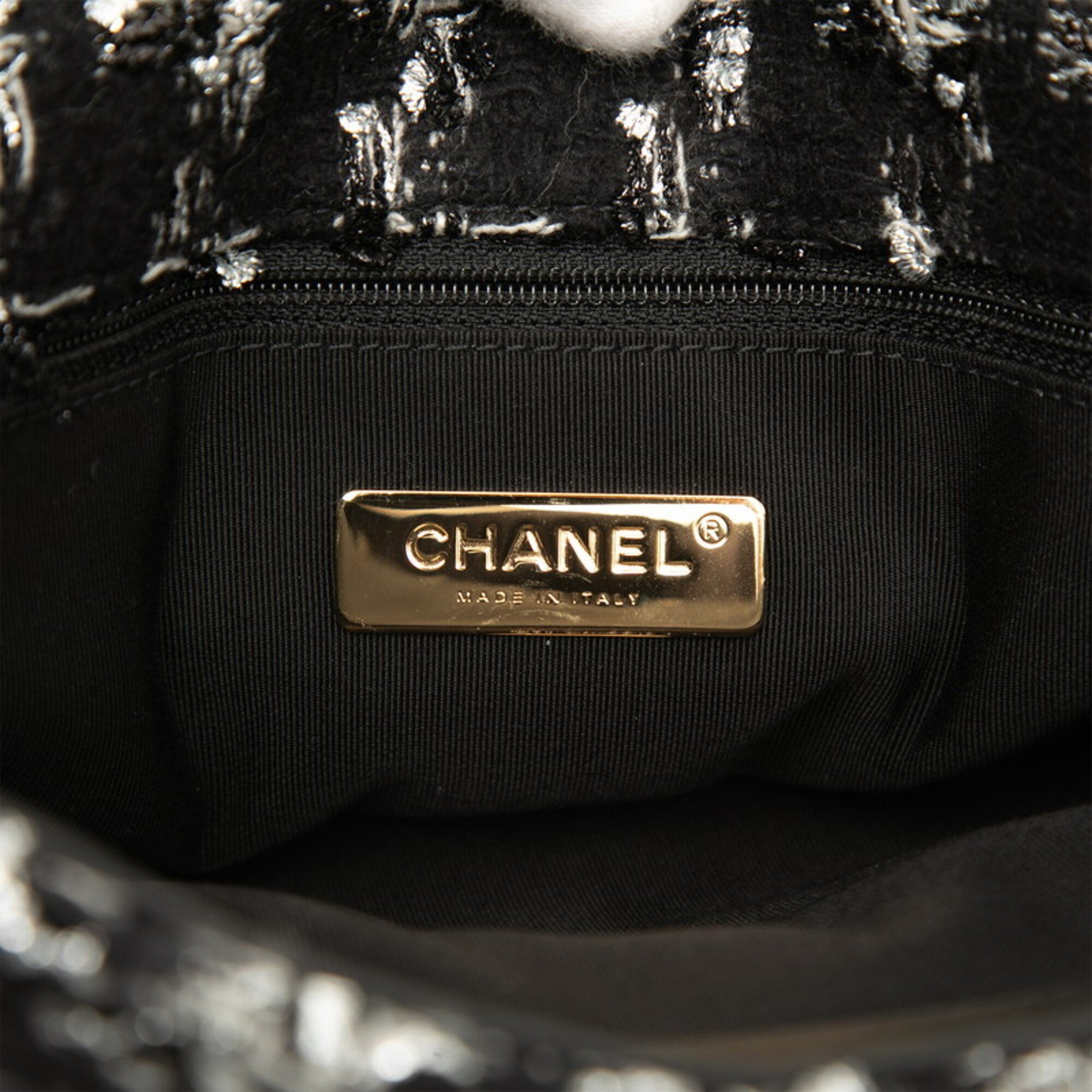 Chanel Black Tweed Shoulder Bag (Pre-Owned)