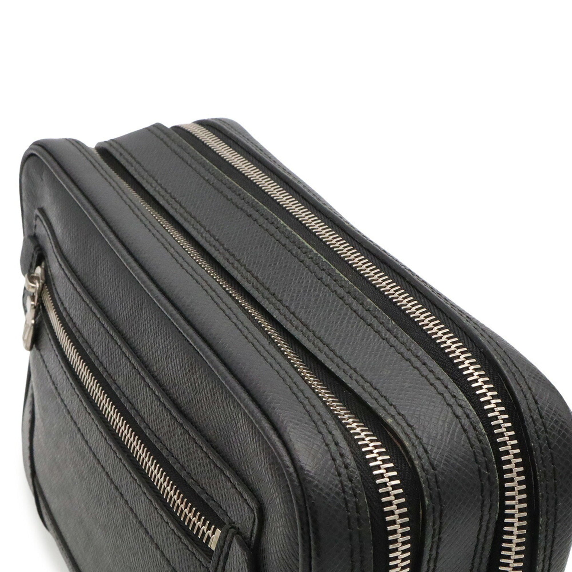 Louis Vuitton Taiga Ardoise Taiga Leather Clutch Bag (Pre-Owned)