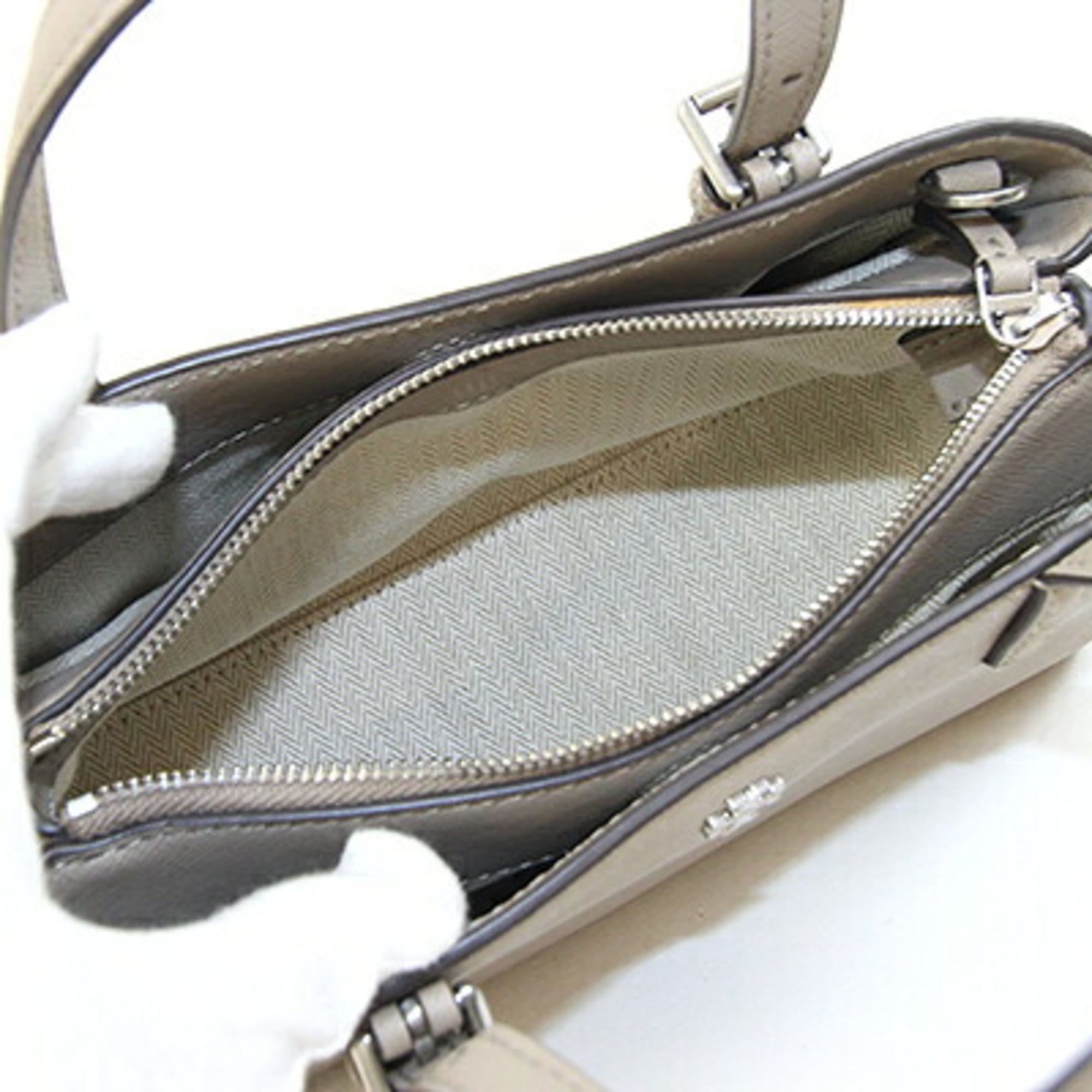 Tory Burch Grayish Leather Handbag (Pre-Owned)