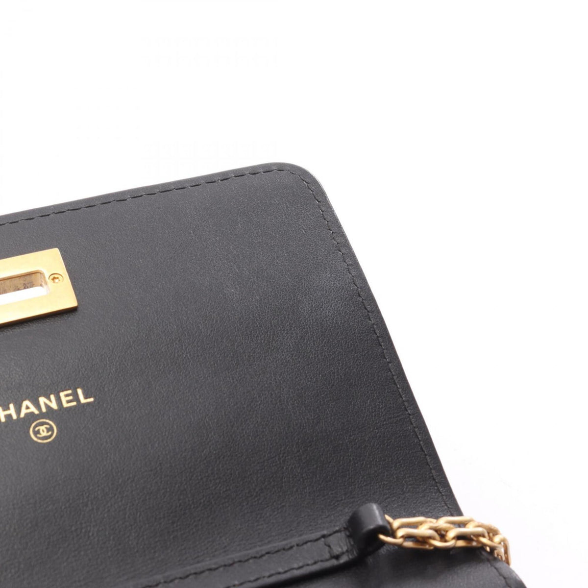 Chanel Black Leather Shoulder Bag (Pre-Owned)