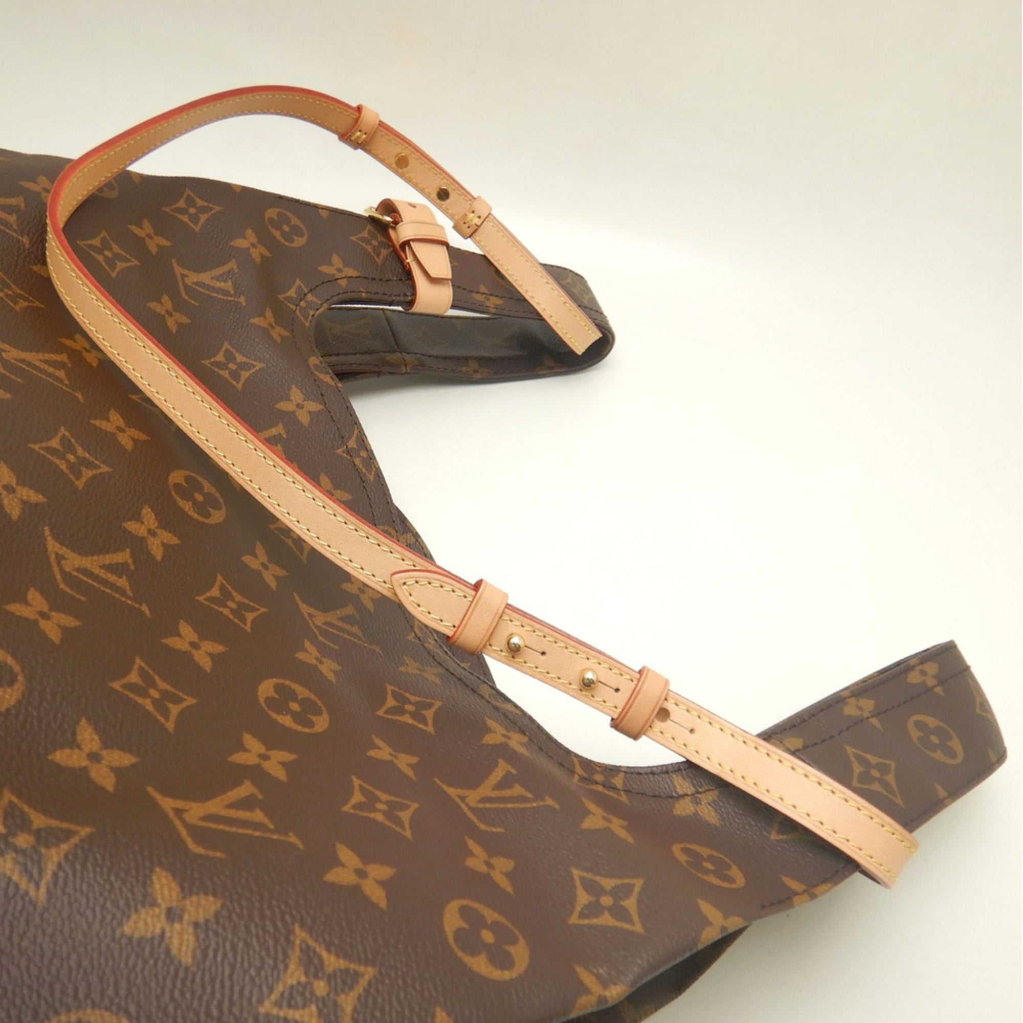 Louis Vuitton Brown Monogram Pouch Shoulder Bag (Pre-Owned)