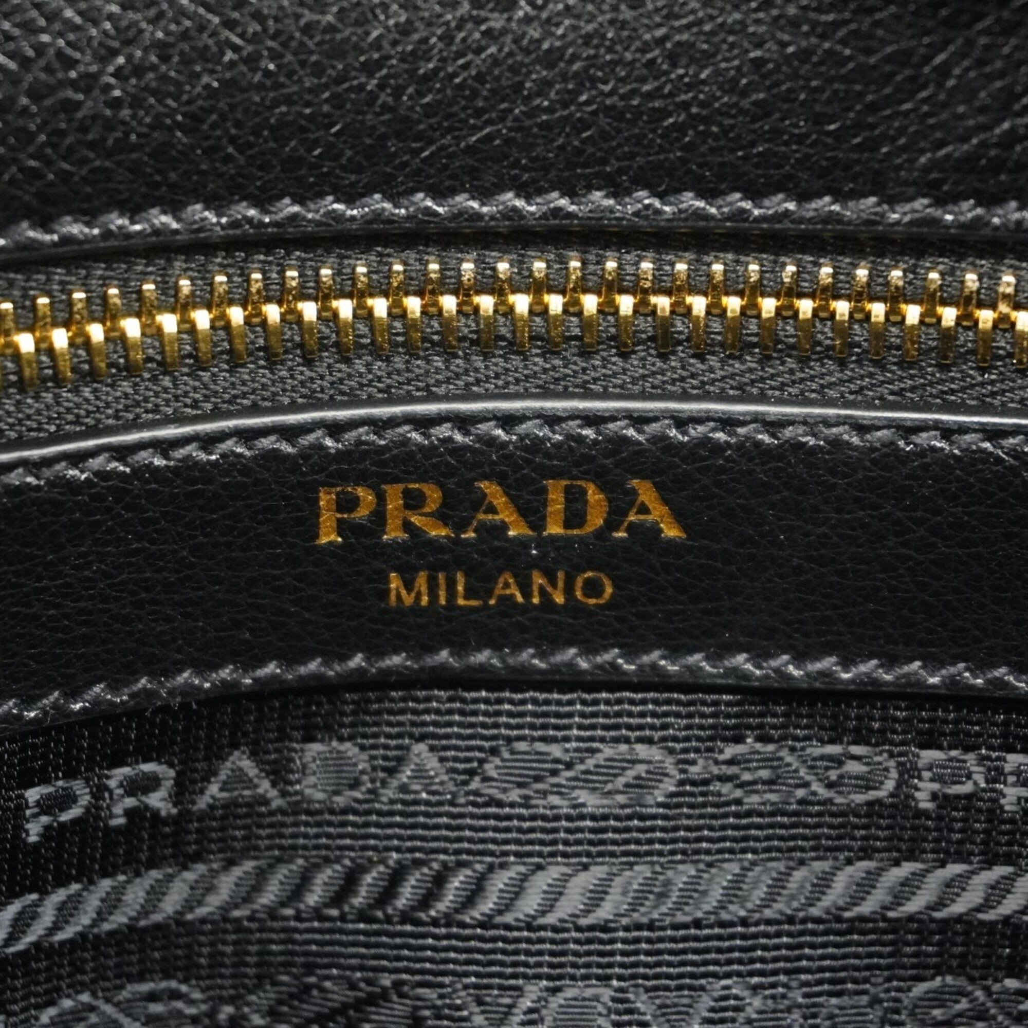 Prada Black Leather Handbag (Pre-Owned)
