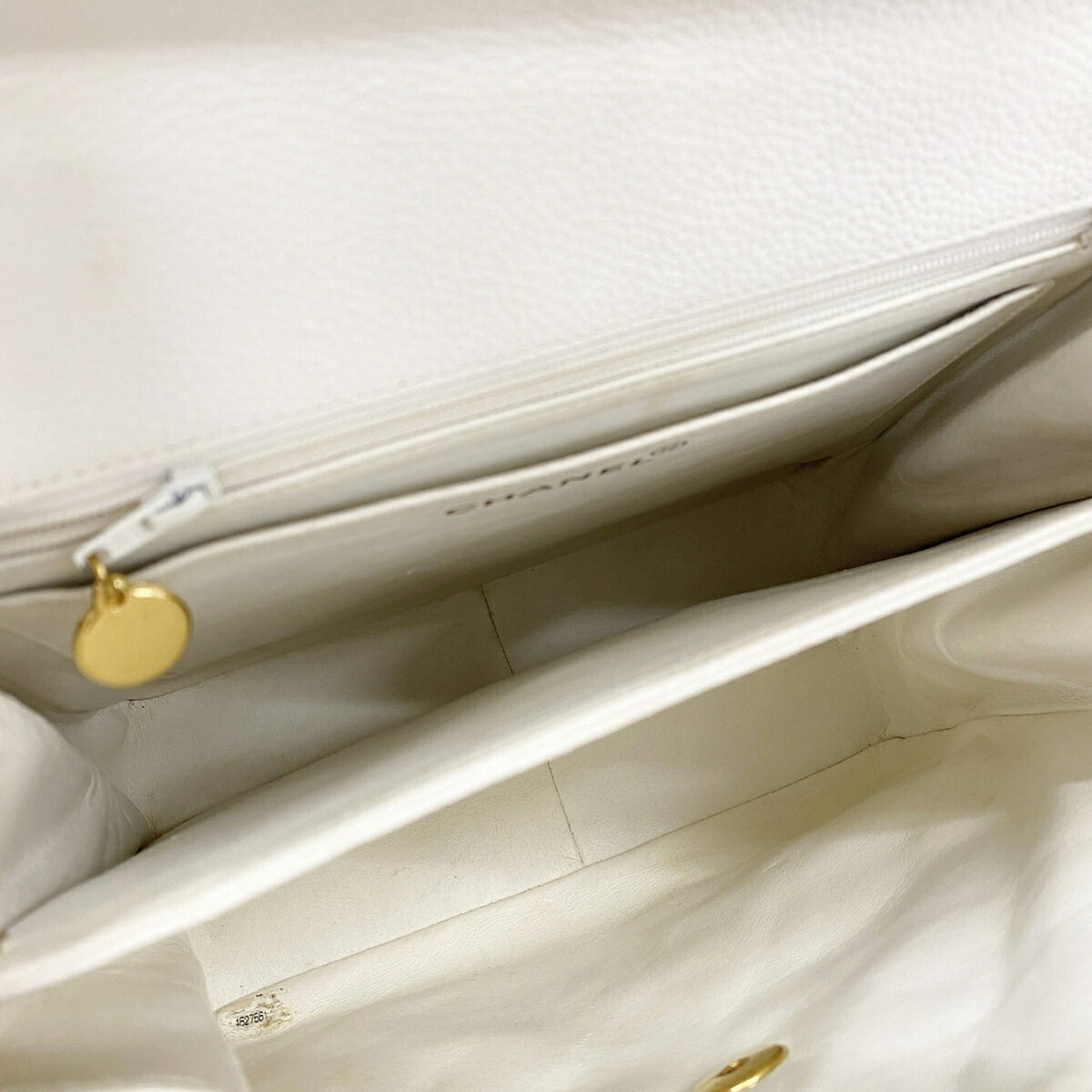 Chanel White Grained Calfskin Shoulder Bag (Pre-Owned)