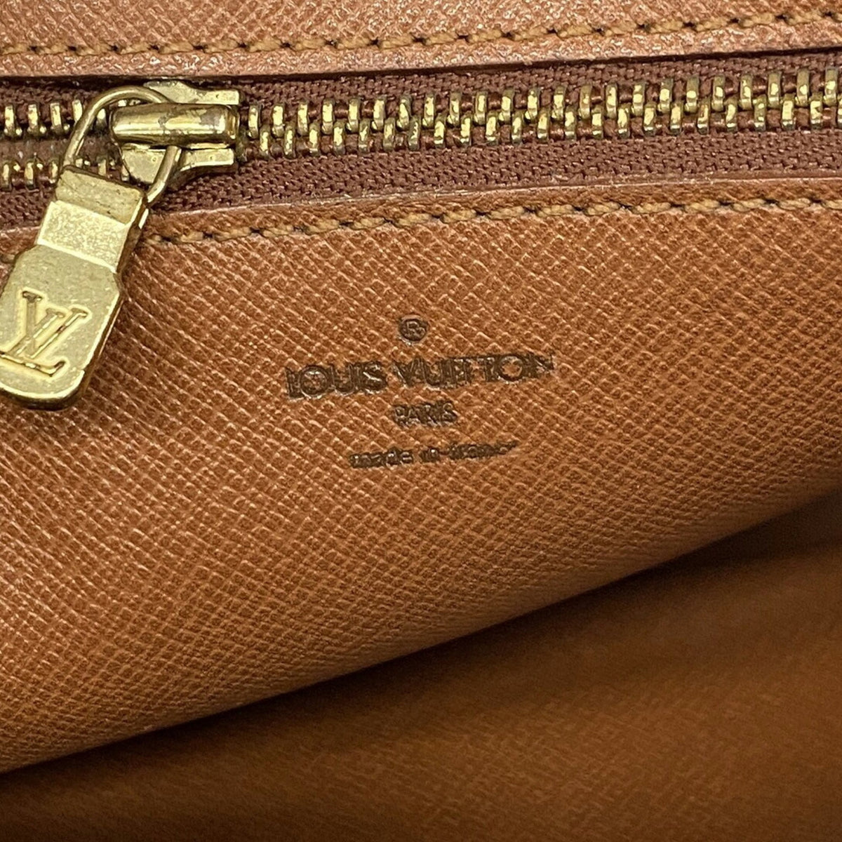 Louis Vuitton Brown Shoulder Bag (Pre-Owned)