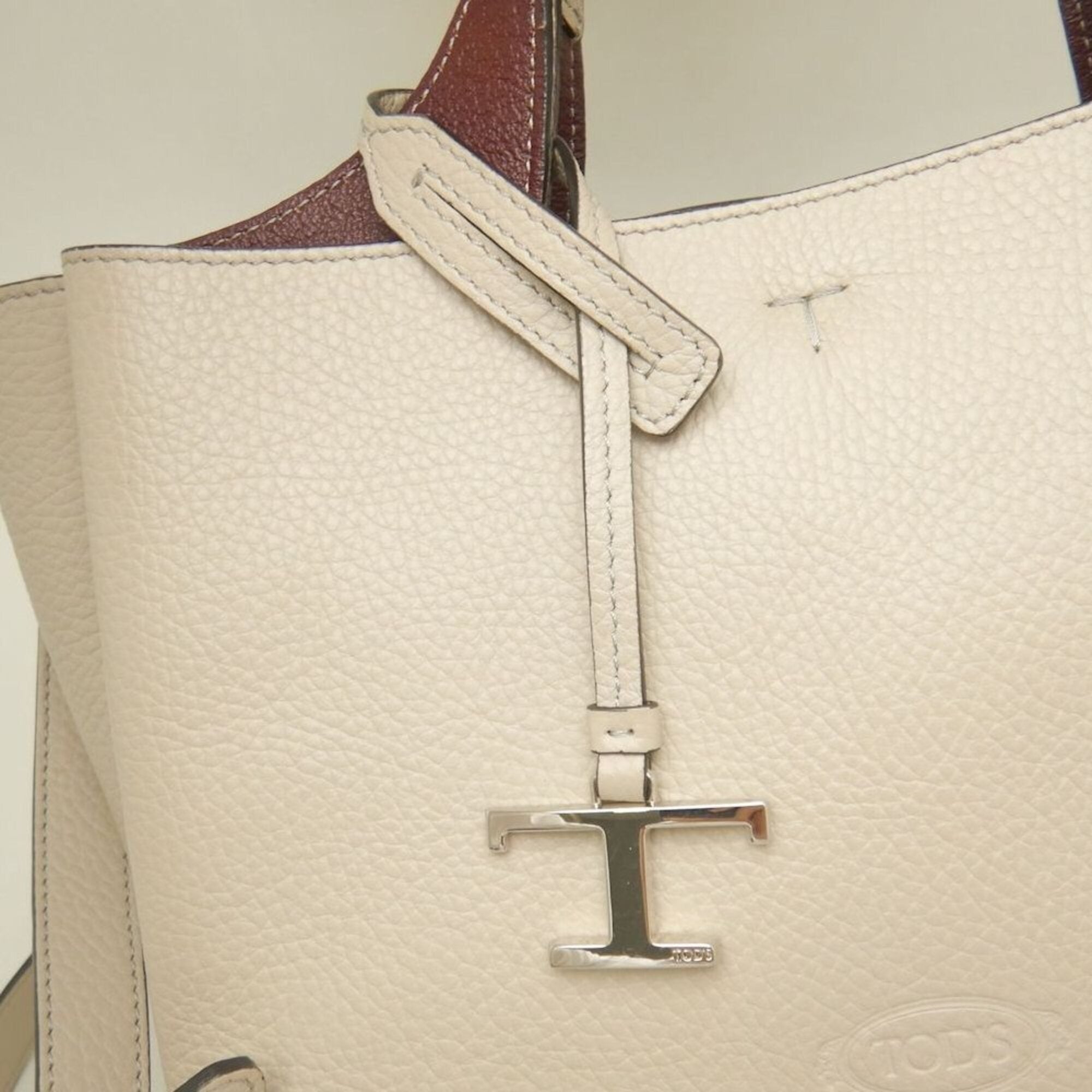 Tod's Cream Leather Handbag (Pre-Owned)