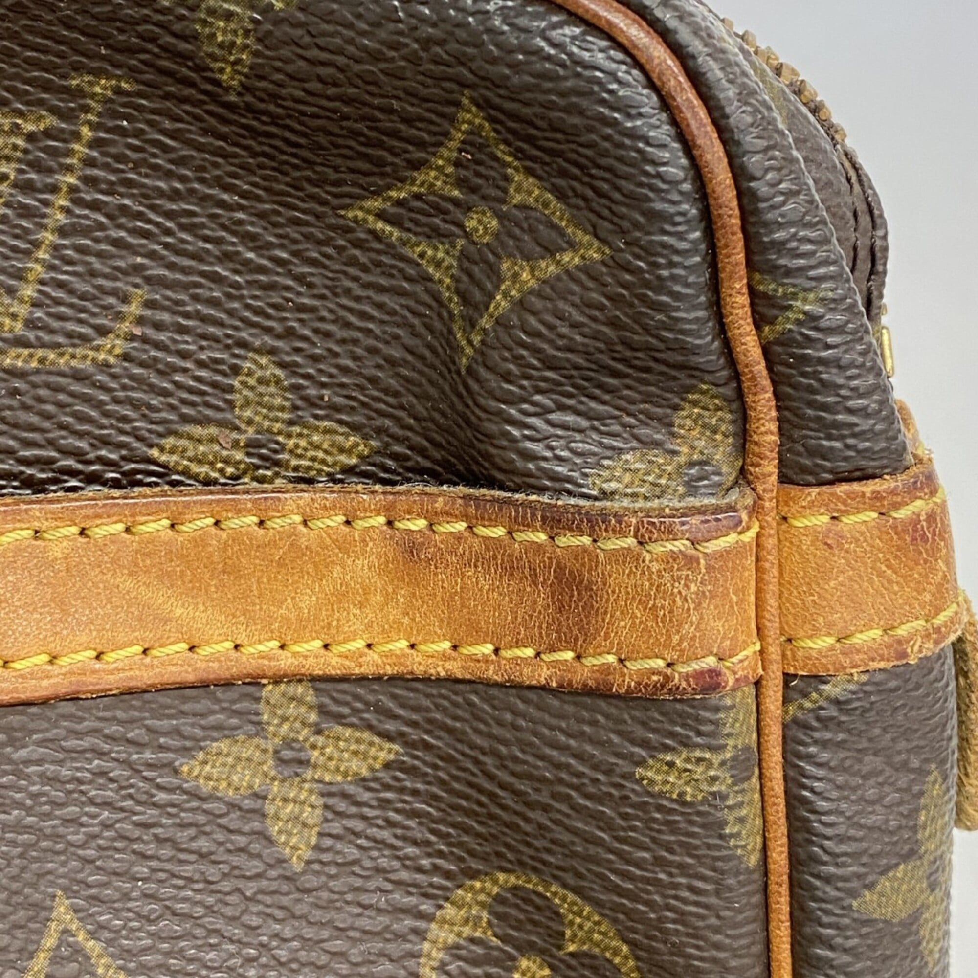 Louis Vuitton Brown Clutch Bag (Pre-Owned)
