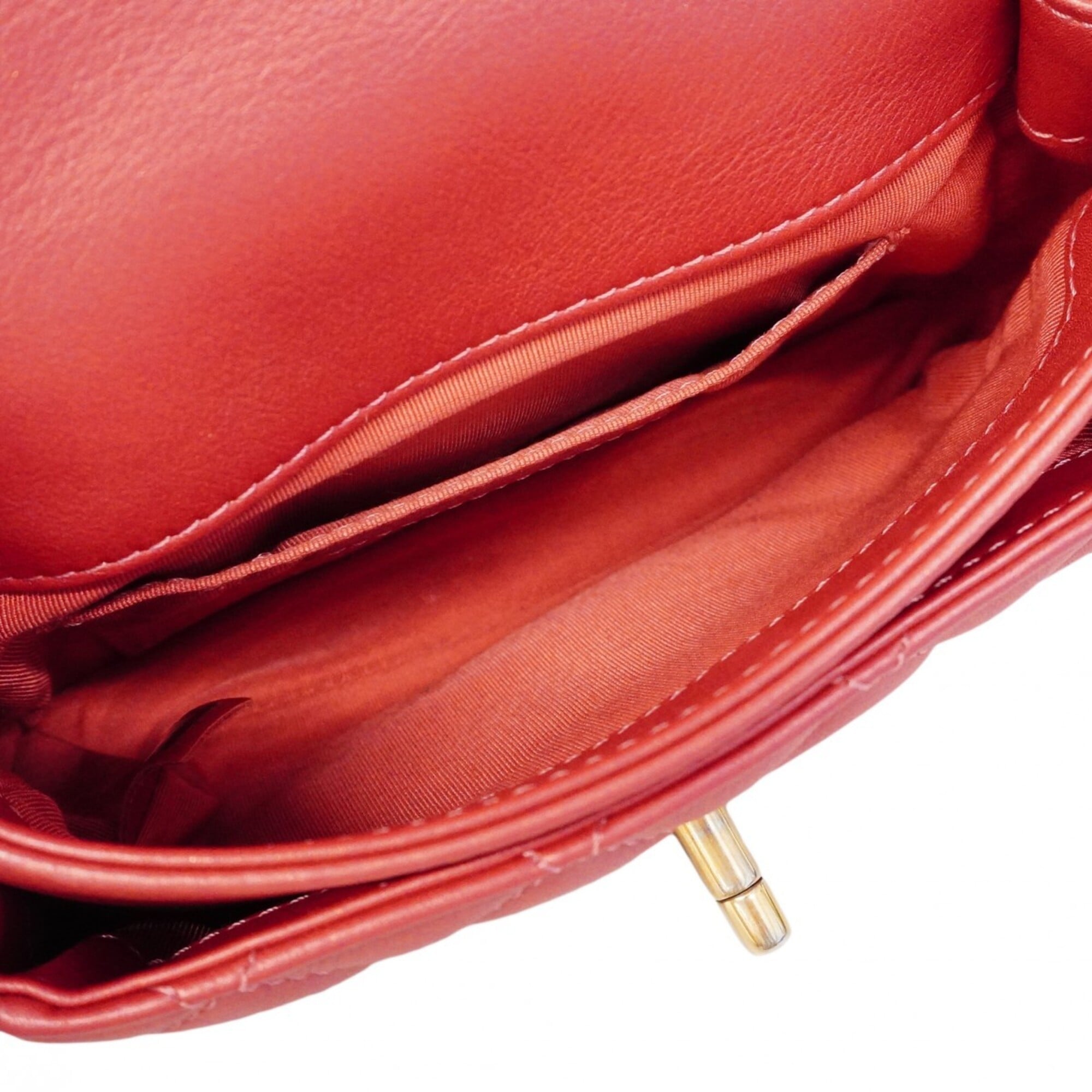 Chanel Red Color Leather Handbag (Pre-Owned)