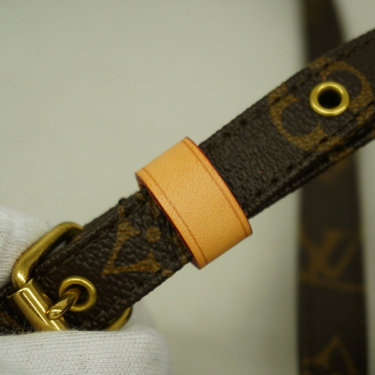 Louis Vuitton Brown Shoulder Bag (Pre-Owned)