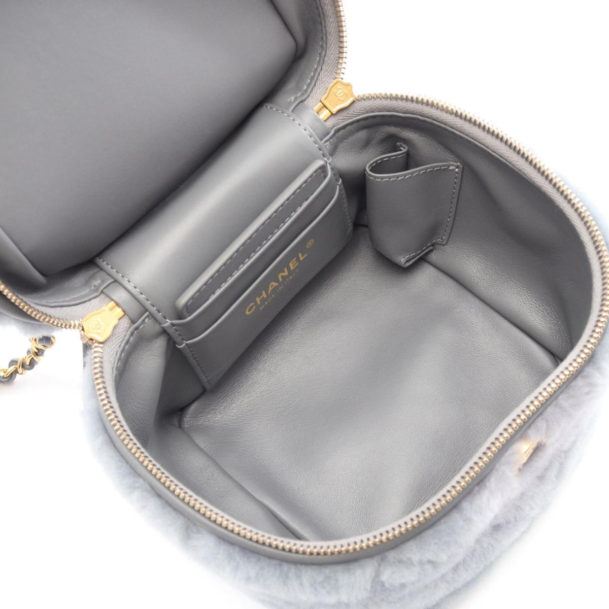 Chanel Gray Leather Handbag Shoulder Bag (Pre-Owned)