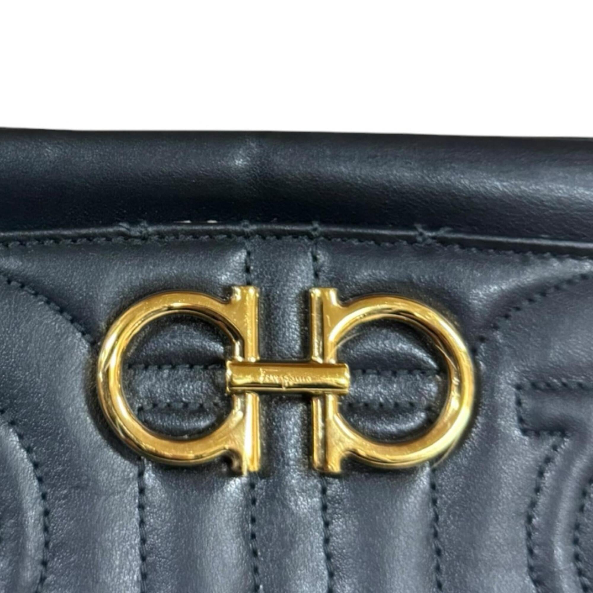 Salvatore Ferragamo Black Leather Shoulder Bag (Pre-Owned)