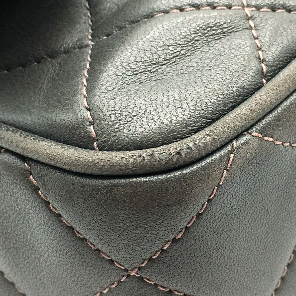 Chanel Gray Leather Shoulder Bag (Pre-Owned)