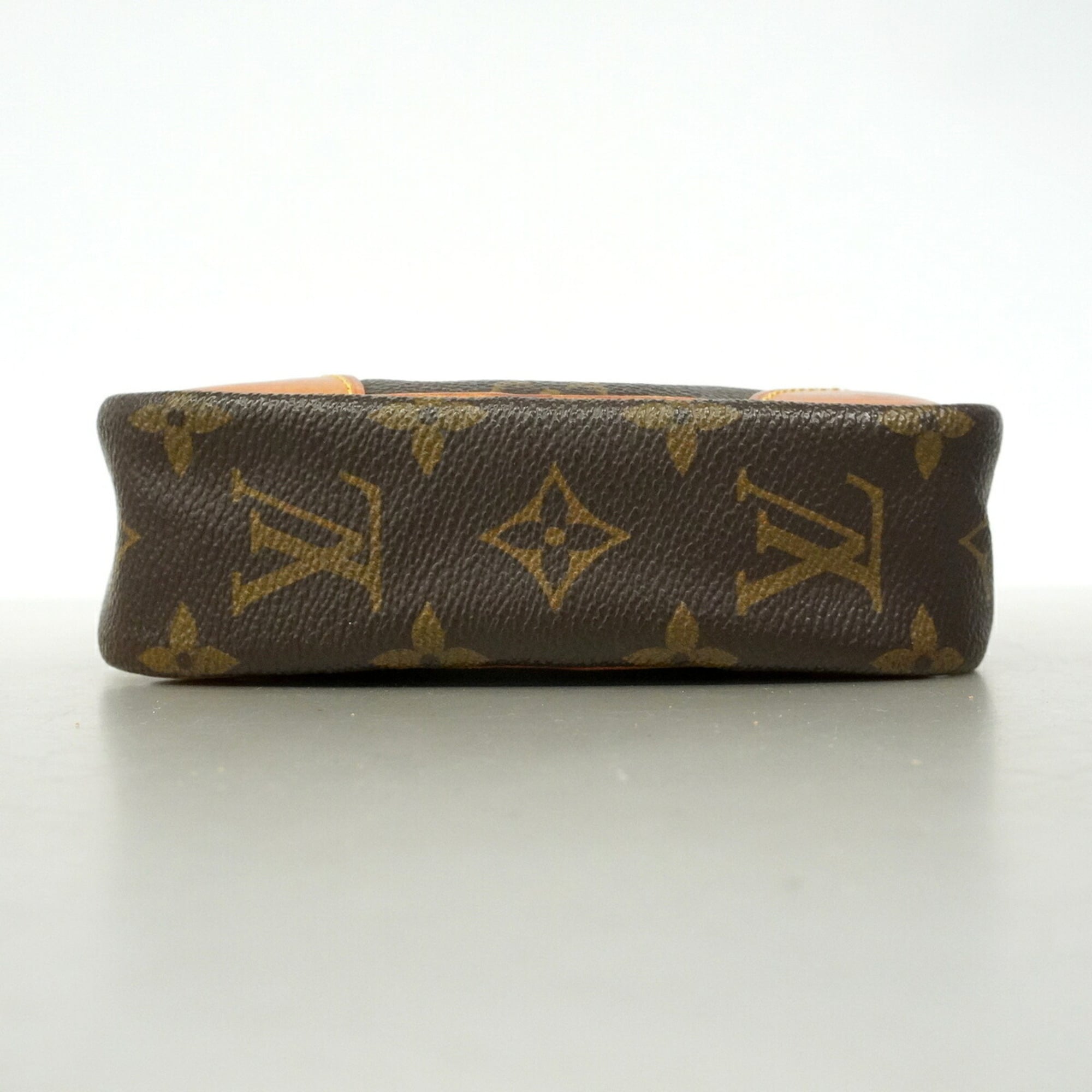 Louis Vuitton Brown Shoulder Bag (Pre-Owned)
