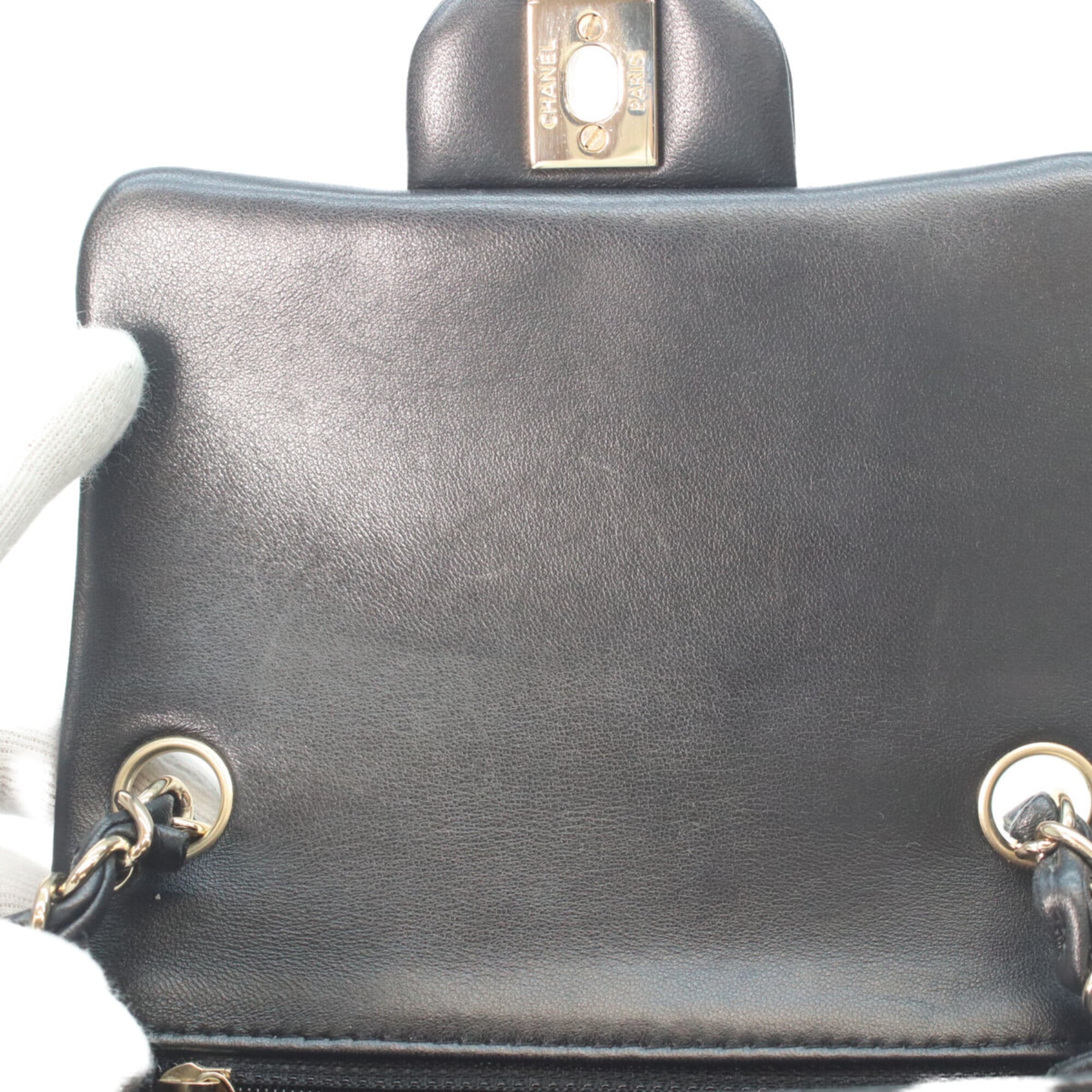 Chanel Black Leather Shoulder Bag (Pre-Owned)