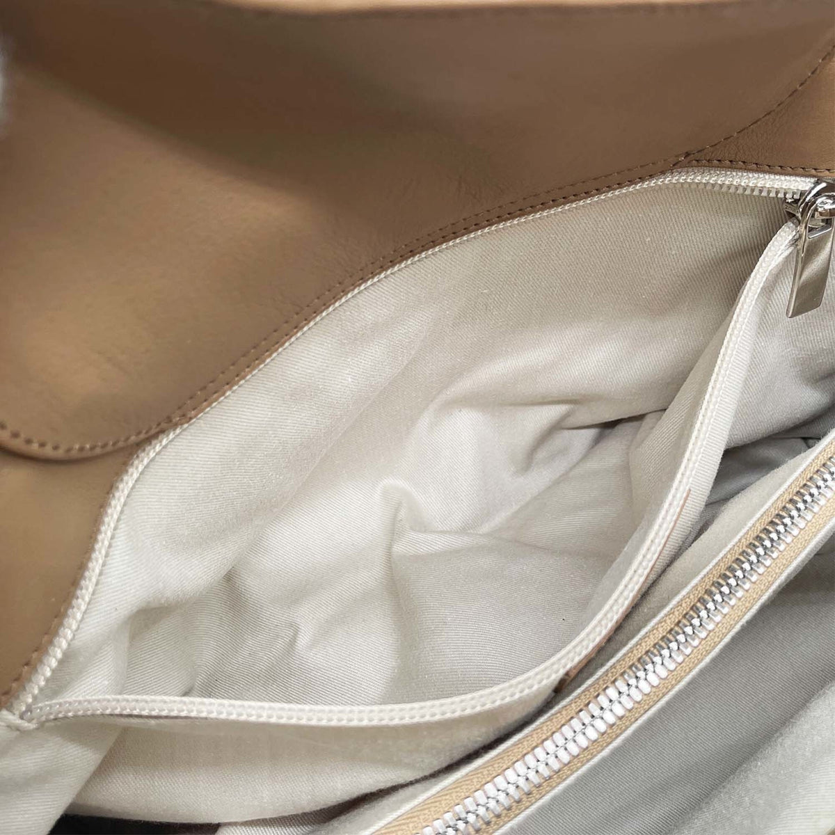 Salvatore Ferragamo Beige Silver Leather Handbag (Pre-Owned)