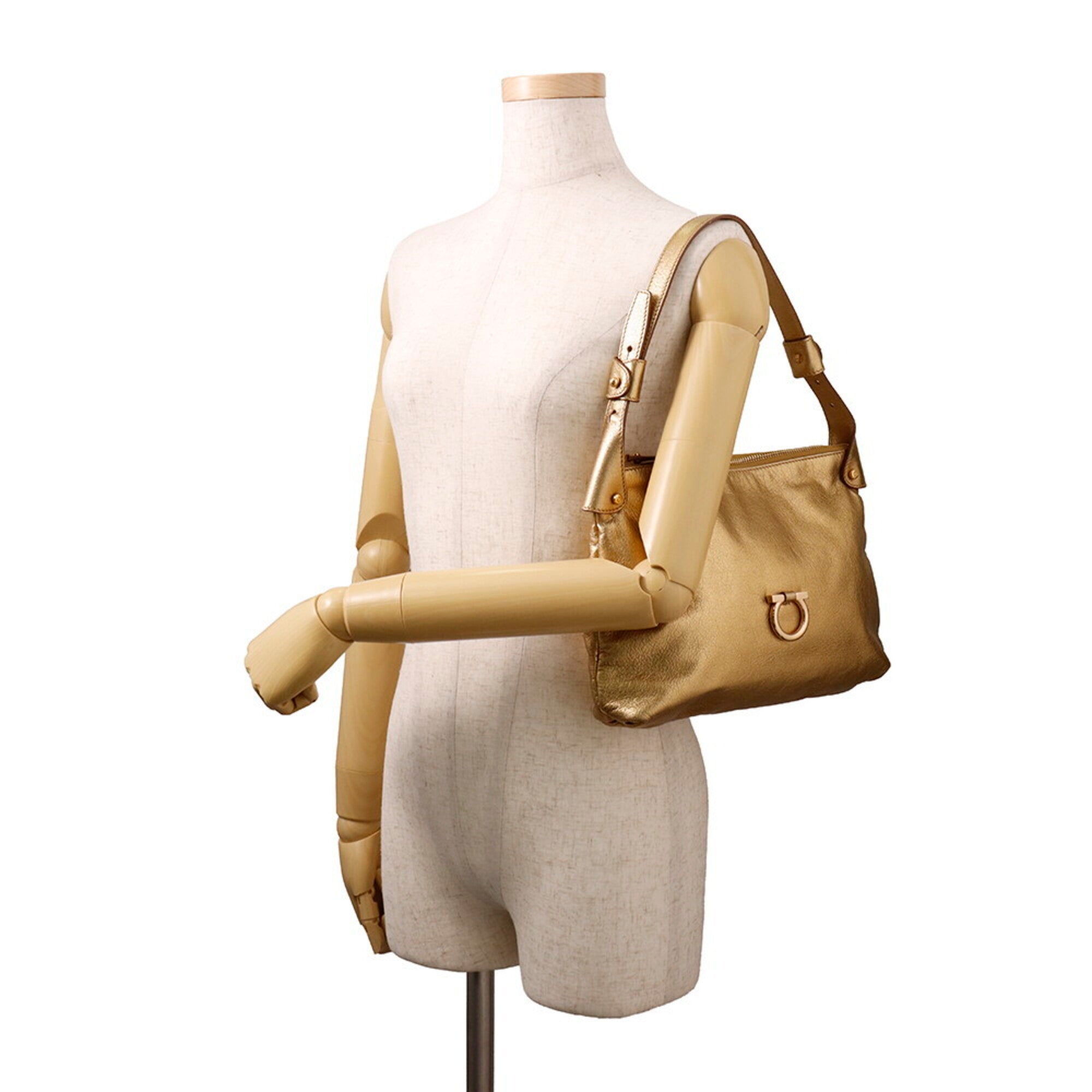 Salvatore Ferragamo Gold Leather Handbag Shoulder Bag (Pre-Owned)