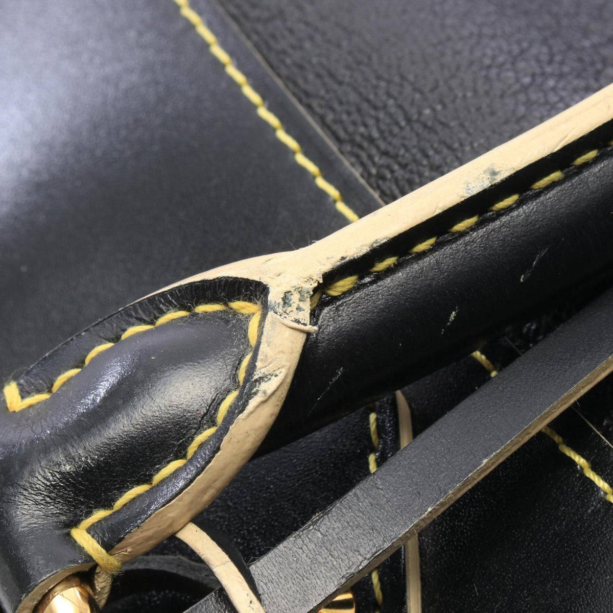 Louis Vuitton Black Leather Handbag (Pre-Owned)