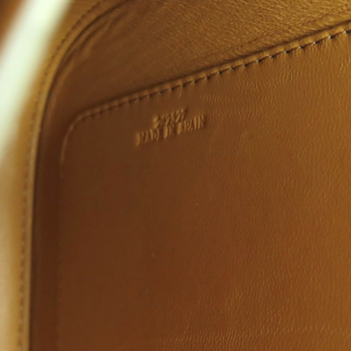 Loewe Gold Leather Shoulder Bag (Pre-Owned)