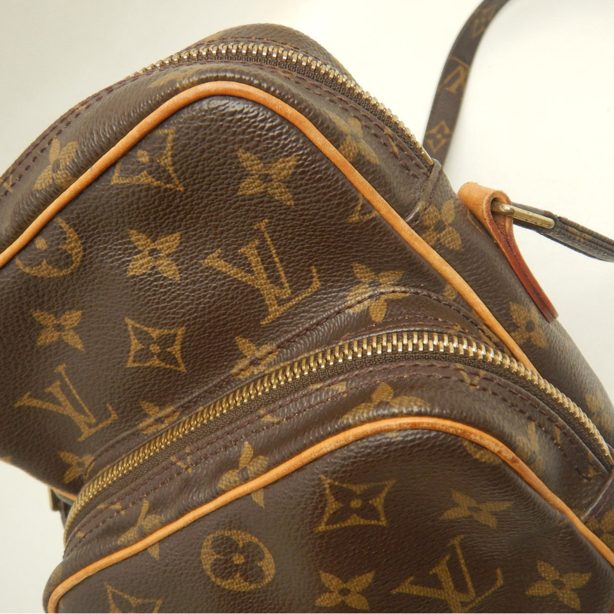 Louis Vuitton Brown Monogram Canvas Shoulder Bag (Pre-Owned)
