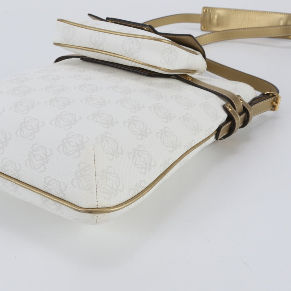 Loewe White Leather Coated Canvas Handbag Shoulder Bag Tote Bag (Pre-Owned)