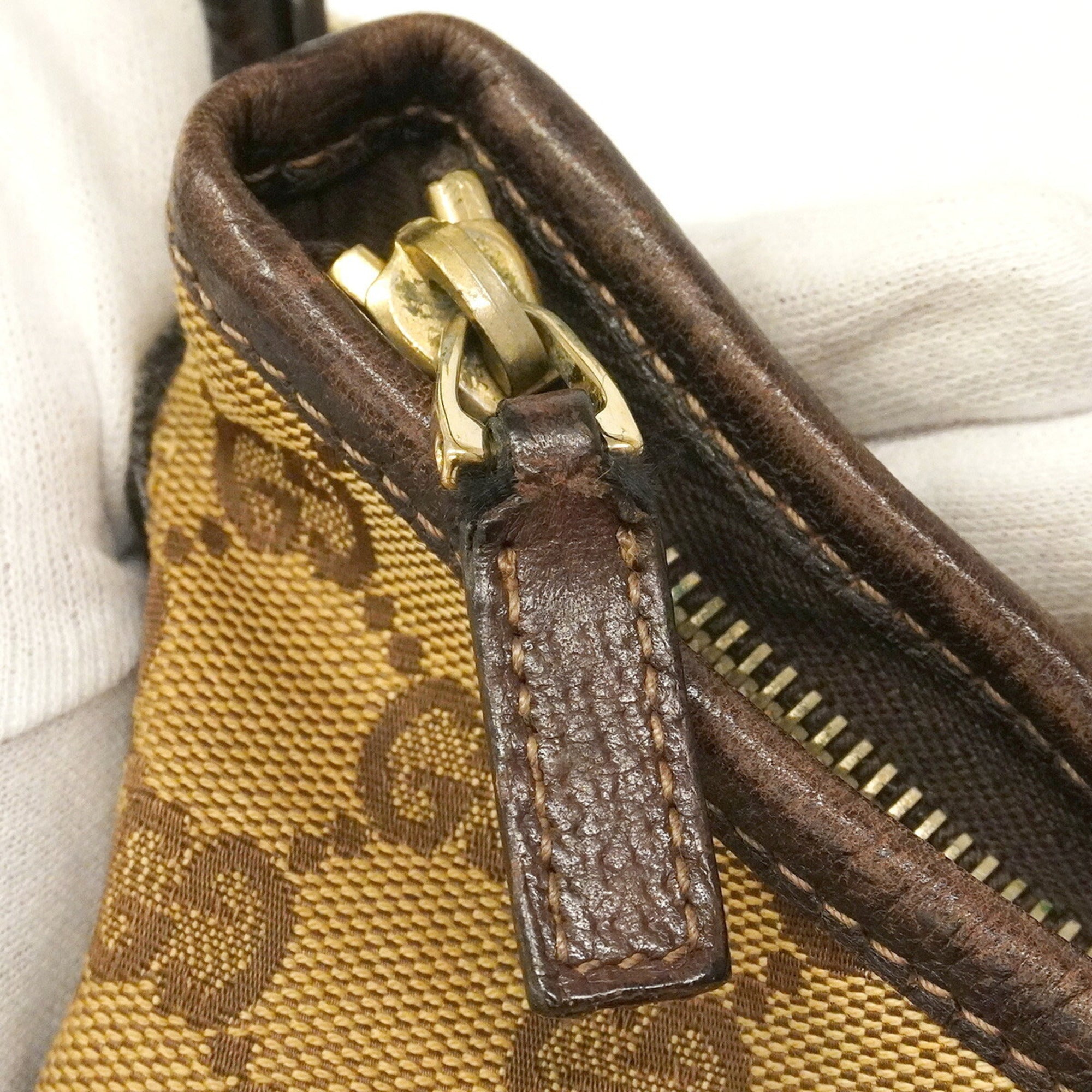 Gucci Beige Canvas Shoulder Bag (Pre-Owned)