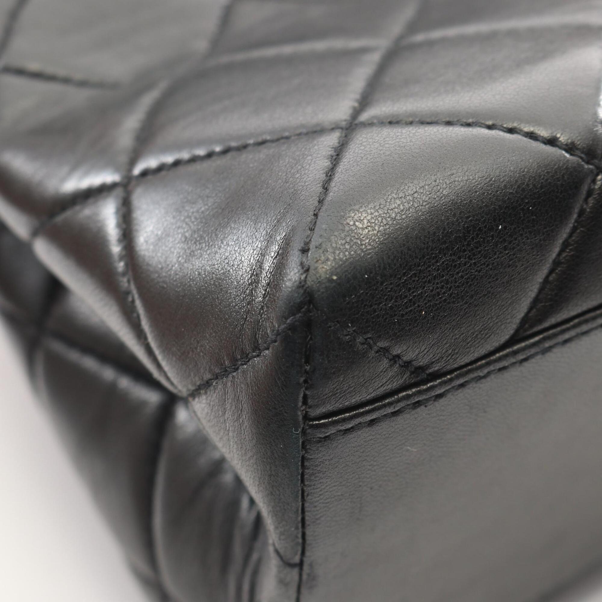 Chanel Black Leather Handbag (Pre-Owned)