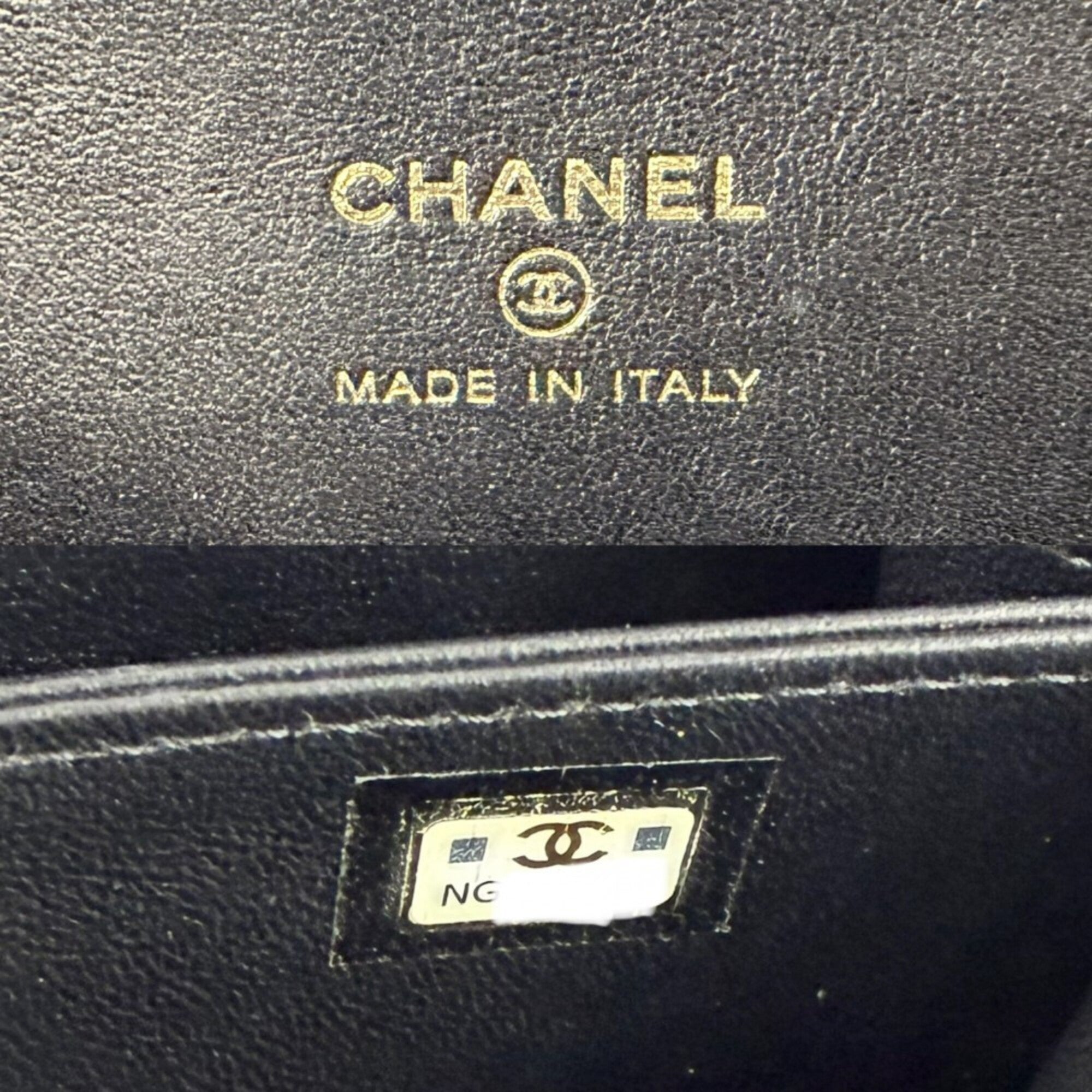 Chanel Matelasse Black Leather Handbag Shoulder Bag (Pre-Owned)