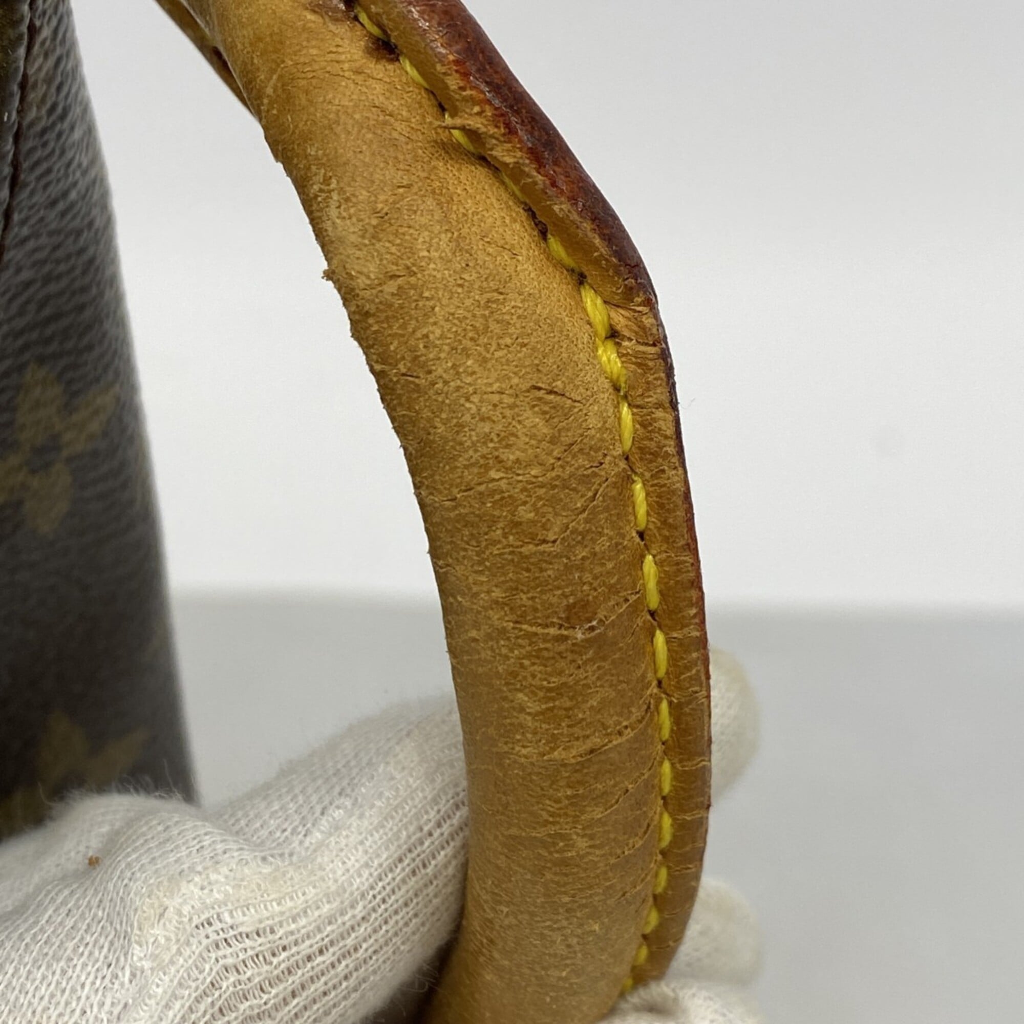 Louis Vuitton Brown Shoulder Bag (Pre-Owned)