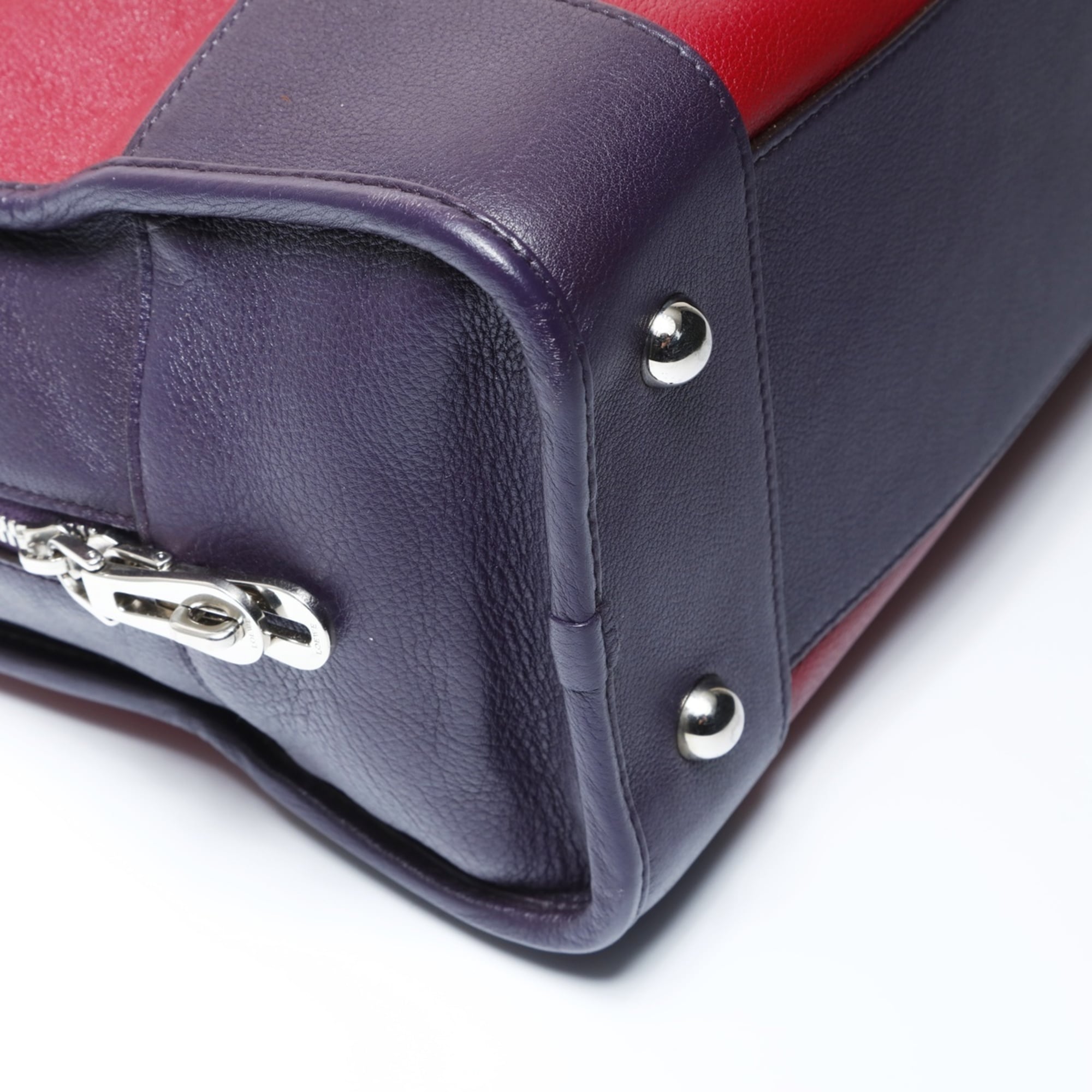 Loewe Red Color Handbag (Pre-Owned)