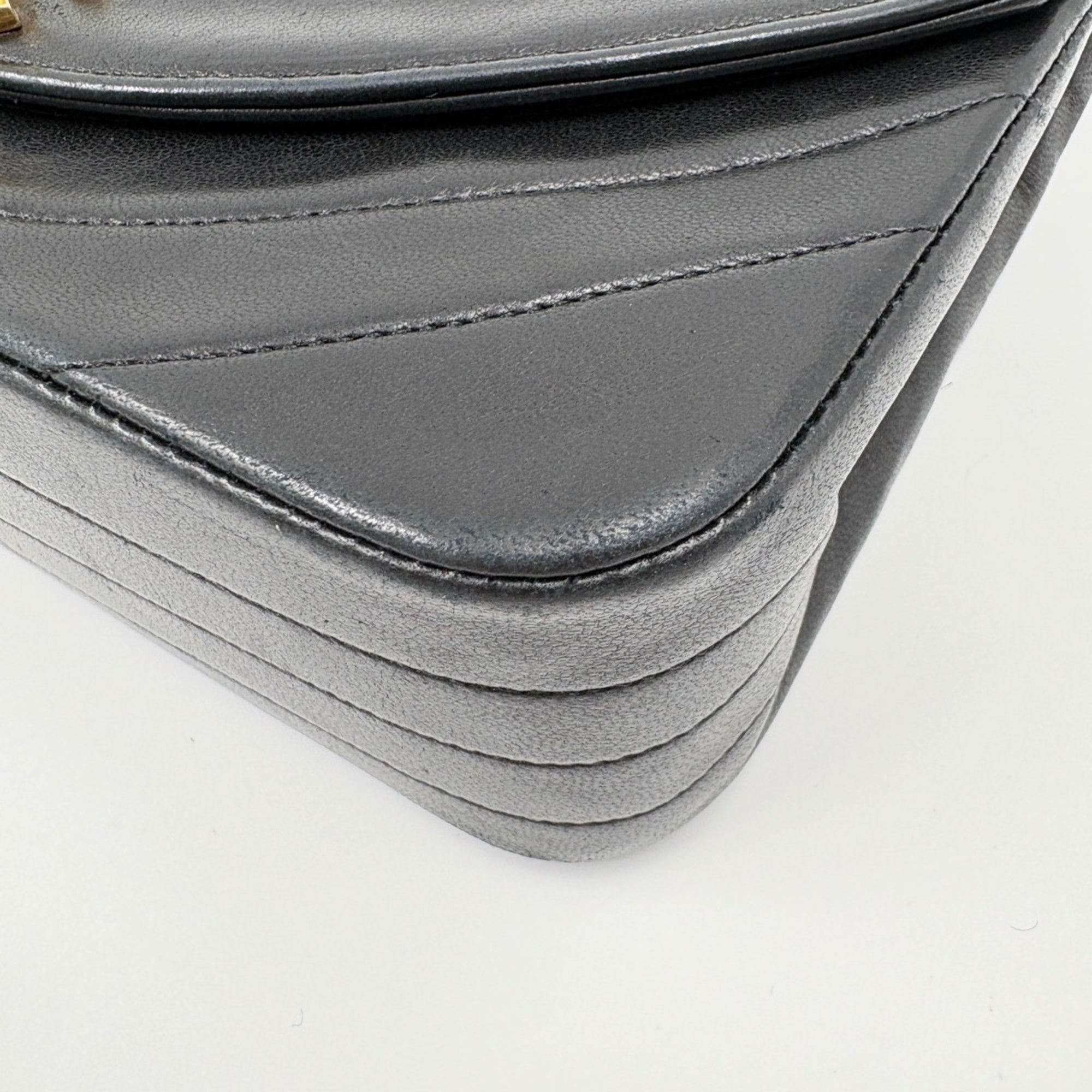 Chanel Black Handbag (Pre-Owned)