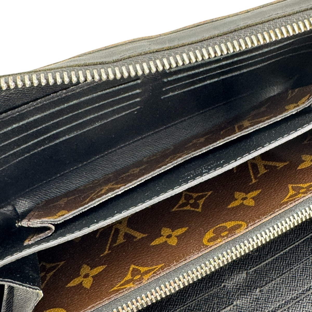Louis Vuitton Brown Leather Clutch Bag (Pre-Owned)
