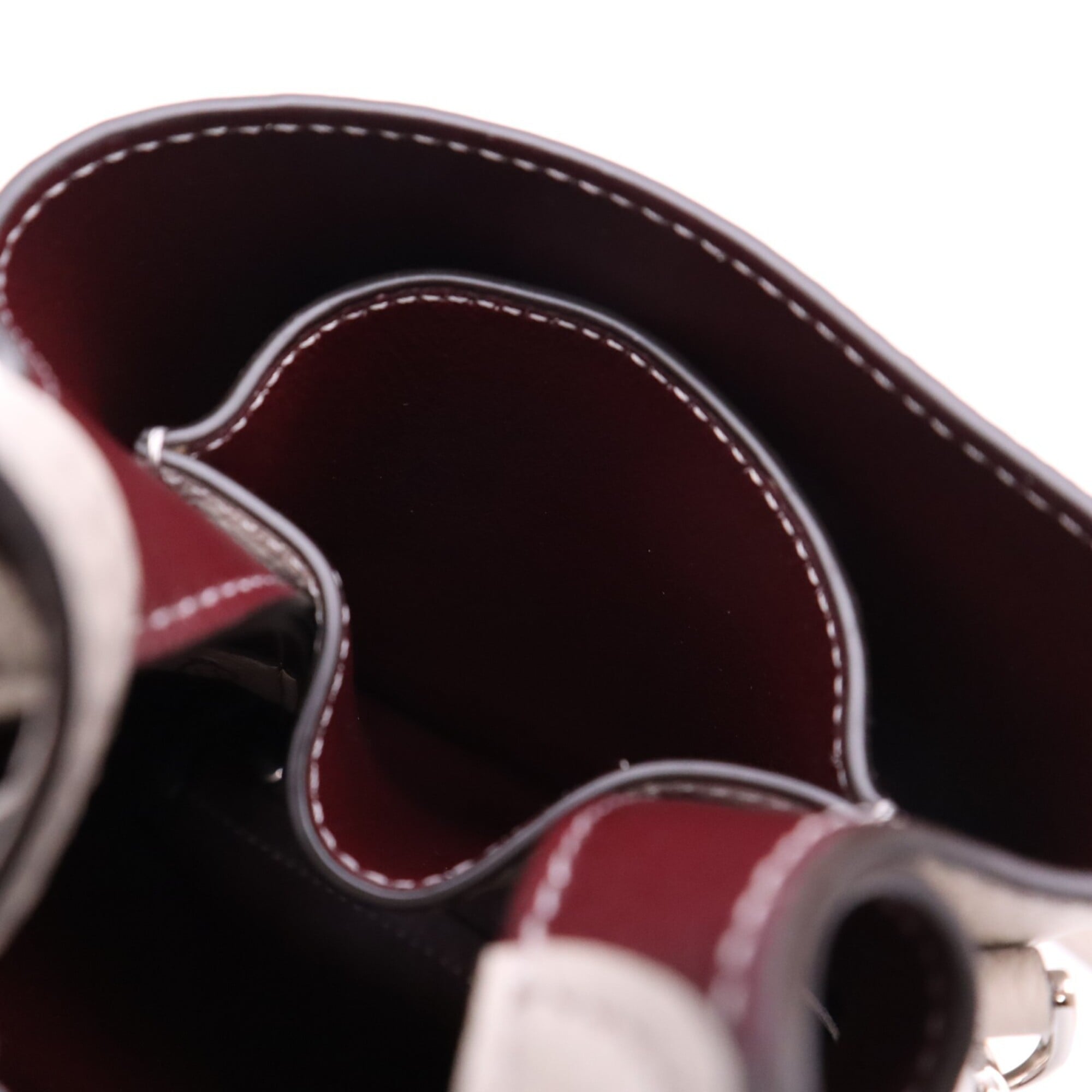 Tod's Beige Bordeaux Shoulder Bag (Pre-Owned)