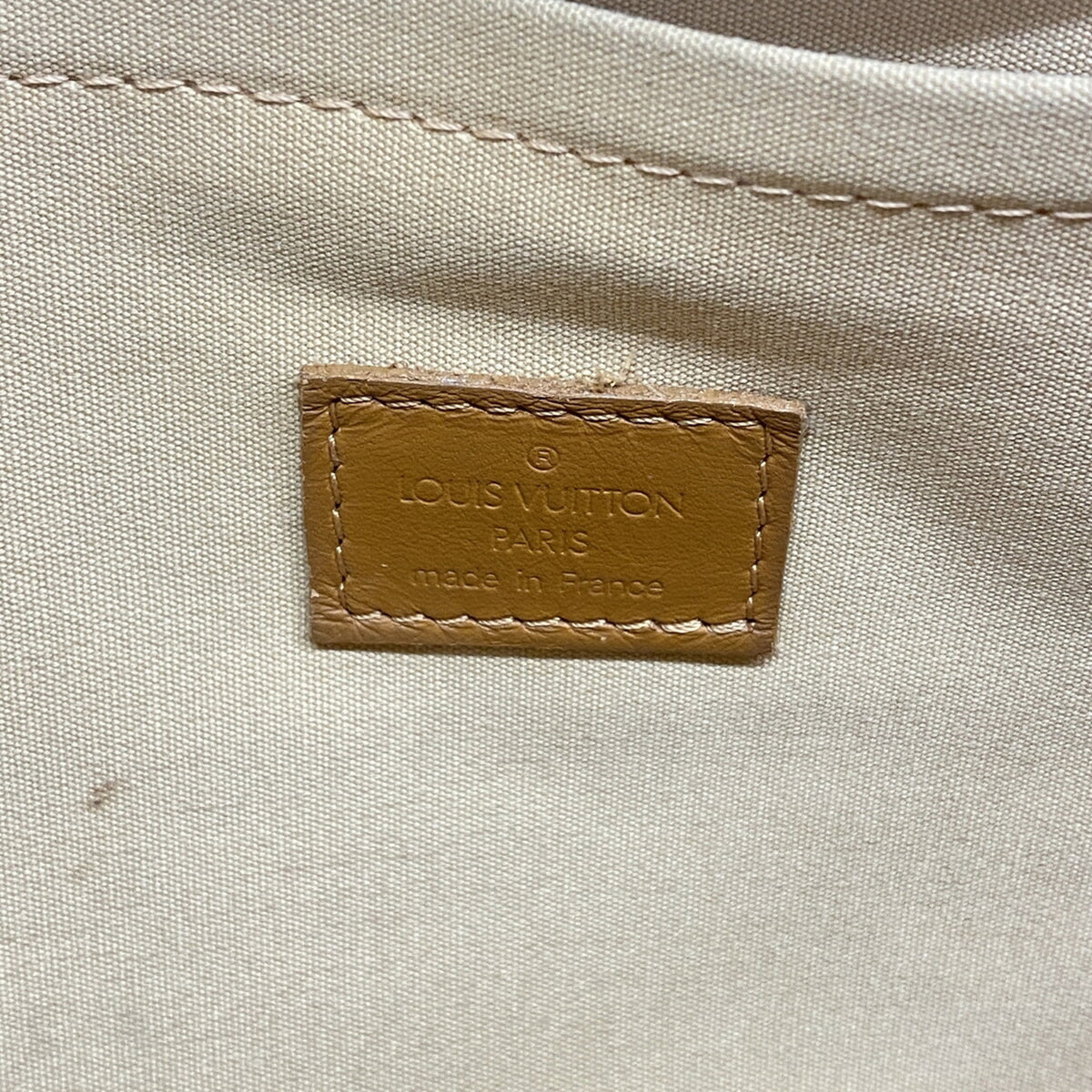 Louis Vuitton Beige Shoulder Bag (Pre-Owned)