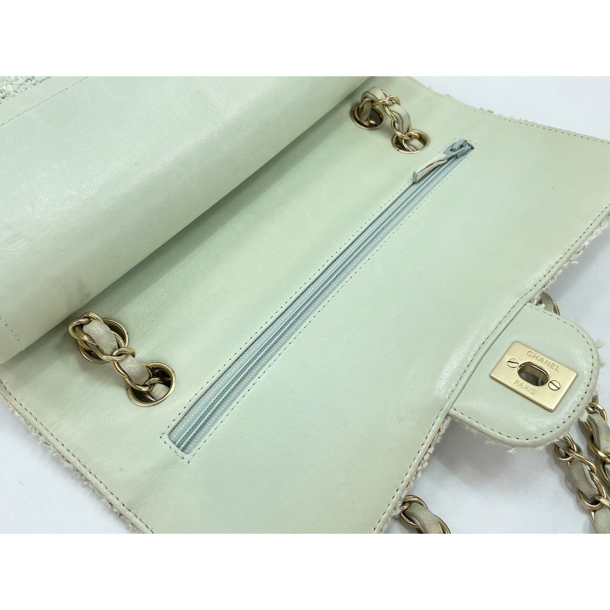 Chanel Blue Shoulder Bag (Pre-Owned)