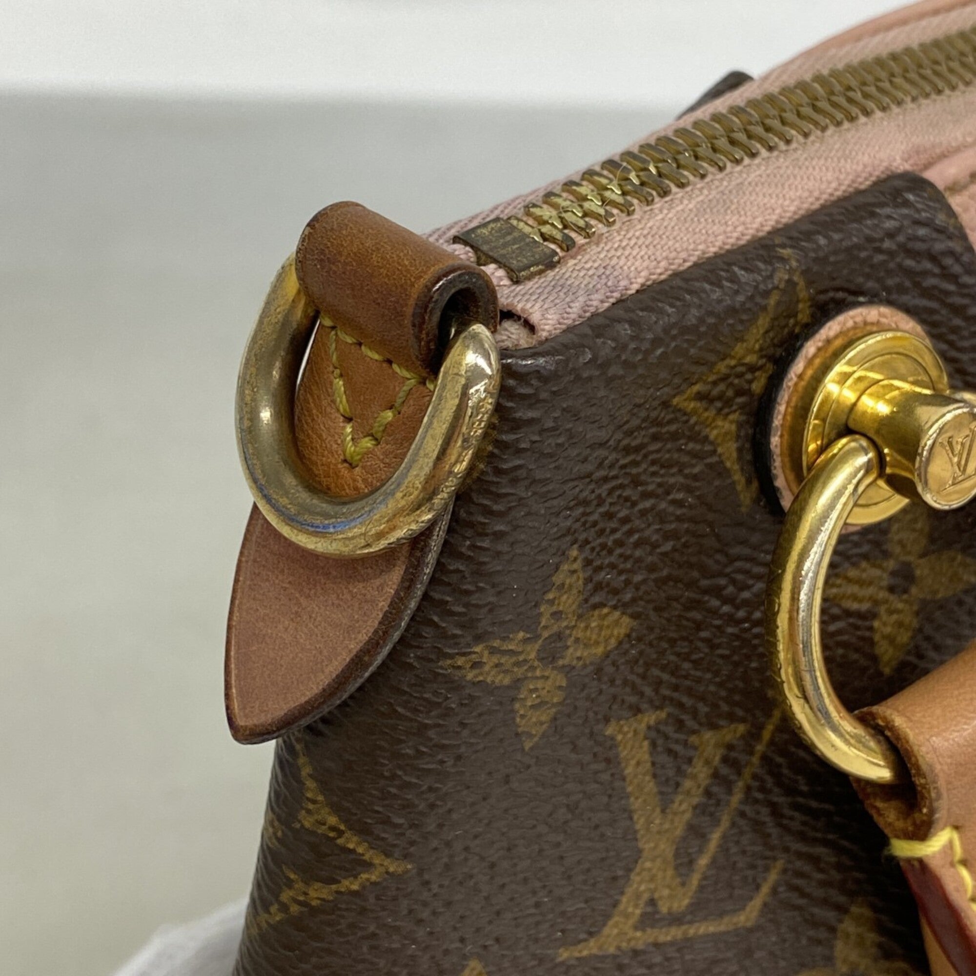 Louis Vuitton Rose Poudre Handbag (Pre-Owned)