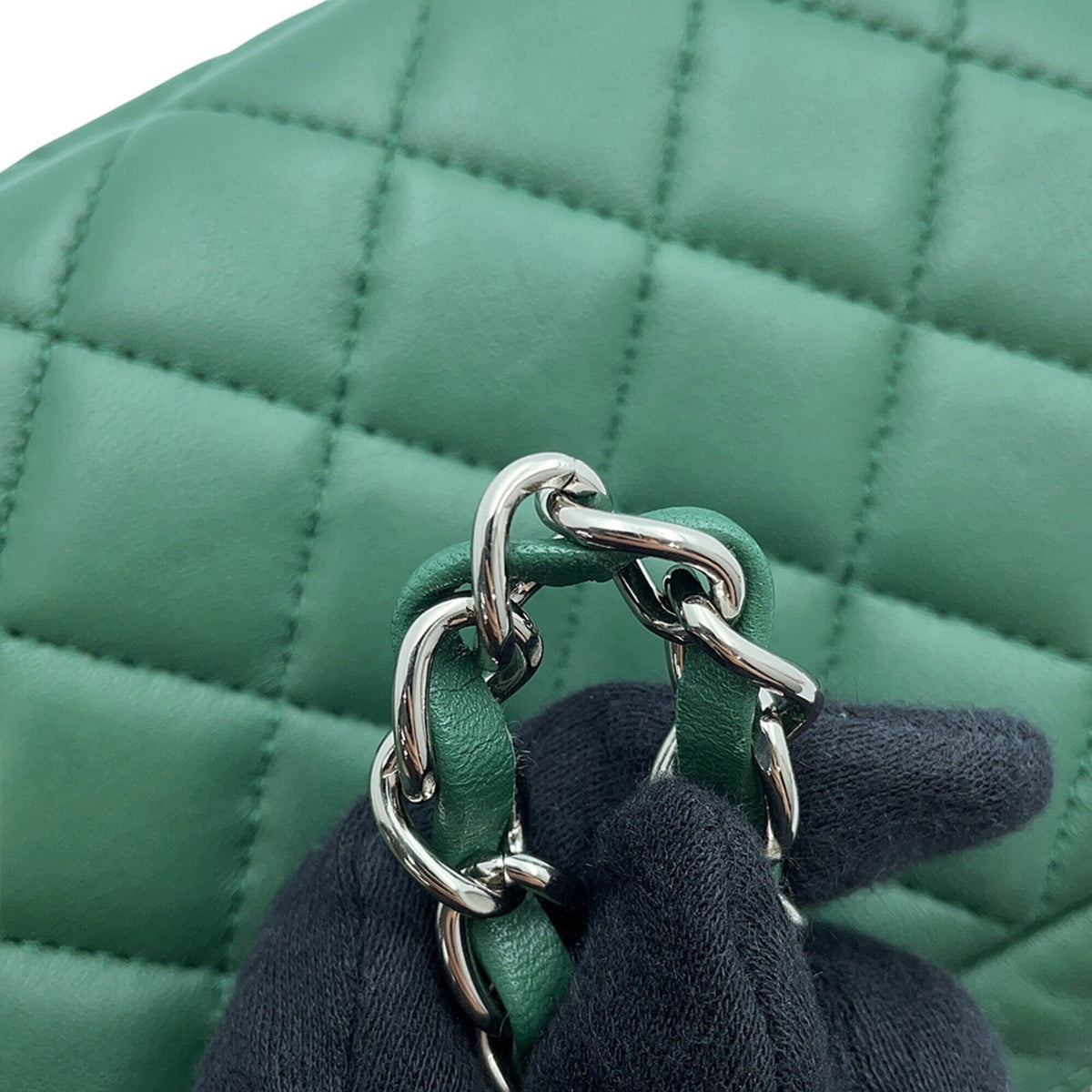 Chanel Matelasse Green Leather Pochette Shoulder Bag (Pre-Owned)