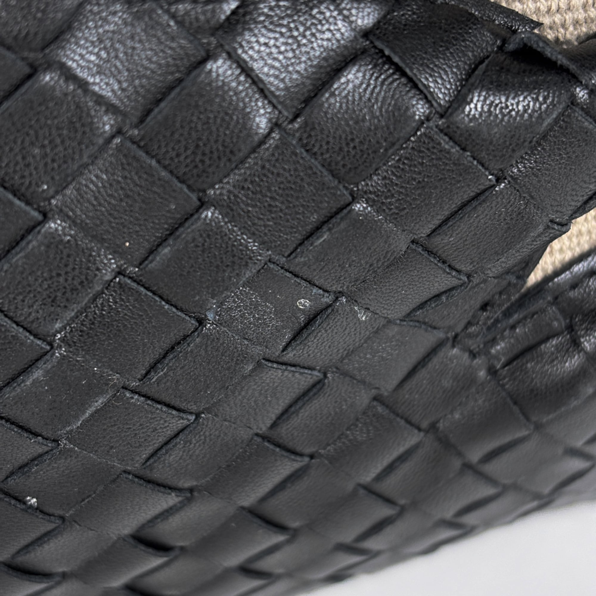 Bottega Veneta Beige Black Intrecciato Leather Shoulder Bag (Pre-Owned)