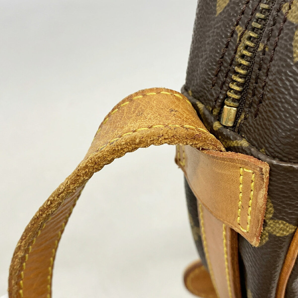 Louis Vuitton Brown Shoulder Bag (Pre-Owned)