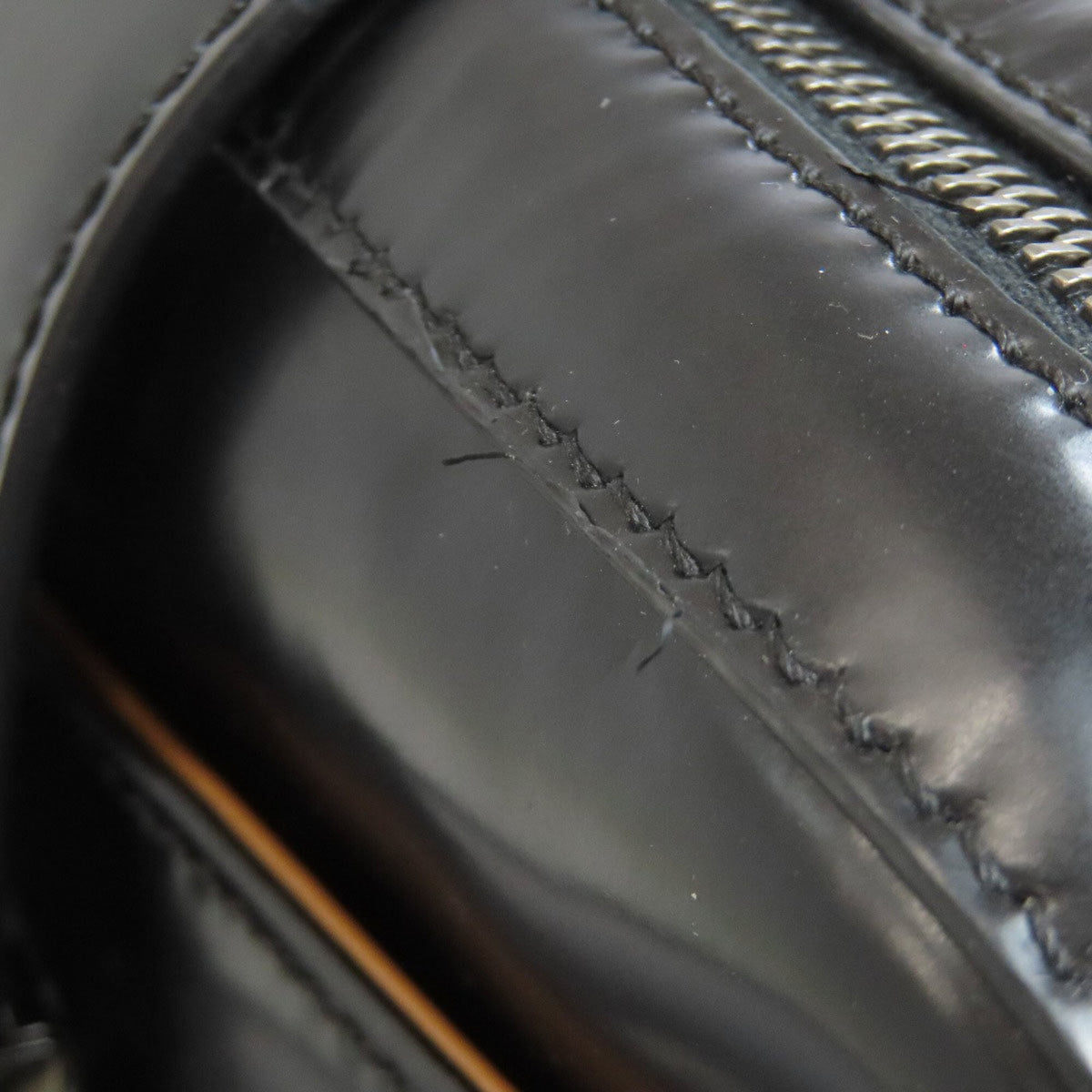 Versace Black Leather Shoulder Bag (Pre-Owned)